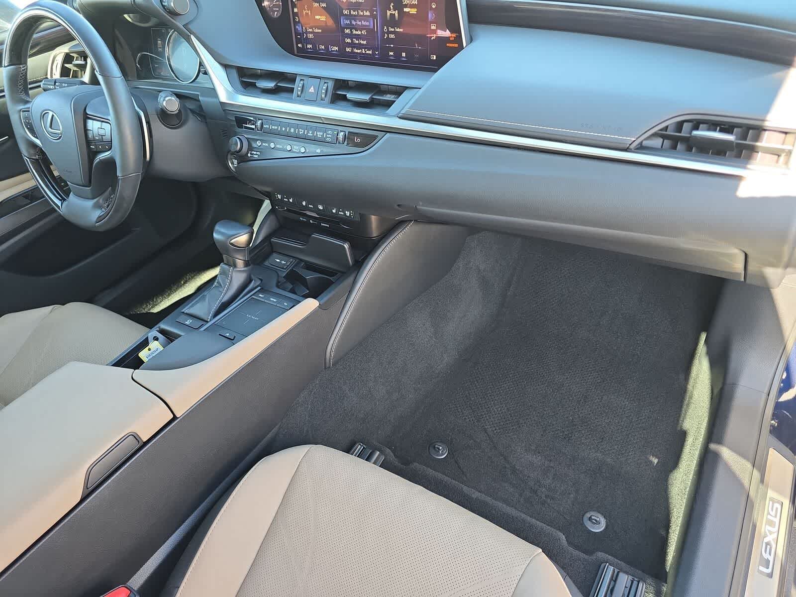 Thumbnail: 2019 Lexus ES - 11