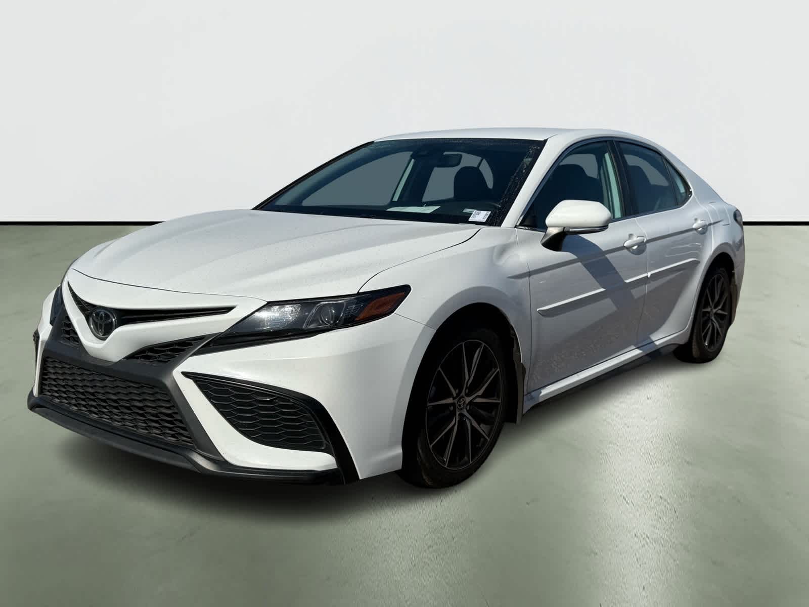 2023 Toyota Camry SE 2