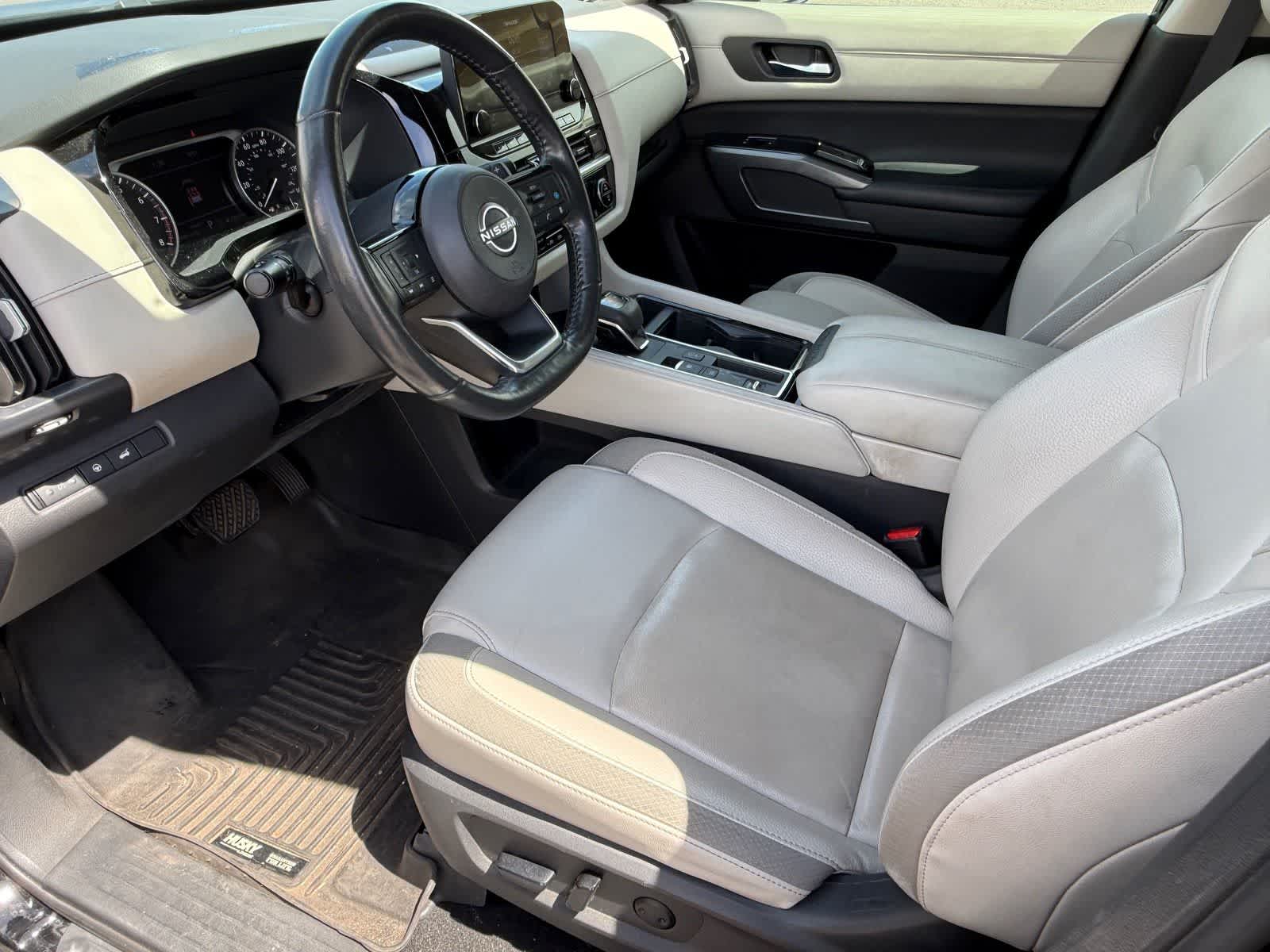 Thumbnail: 2022 Nissan Pathfinder - 17