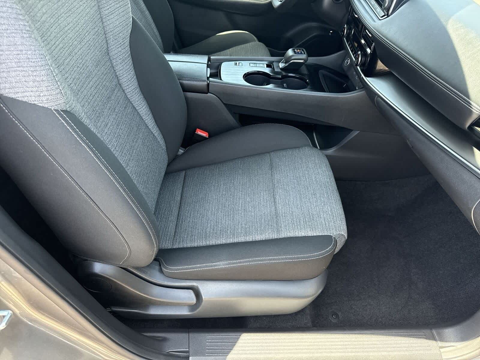 2022 Nissan Rogue SV 12