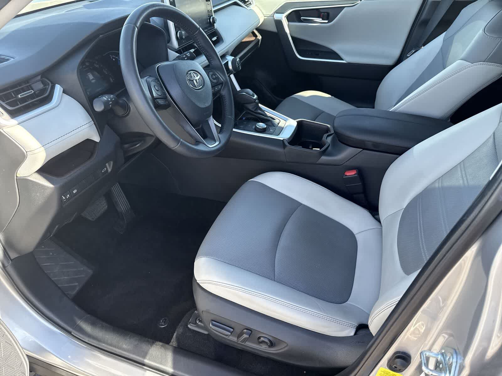 Thumbnail: 2022 Toyota RAV4 - 17