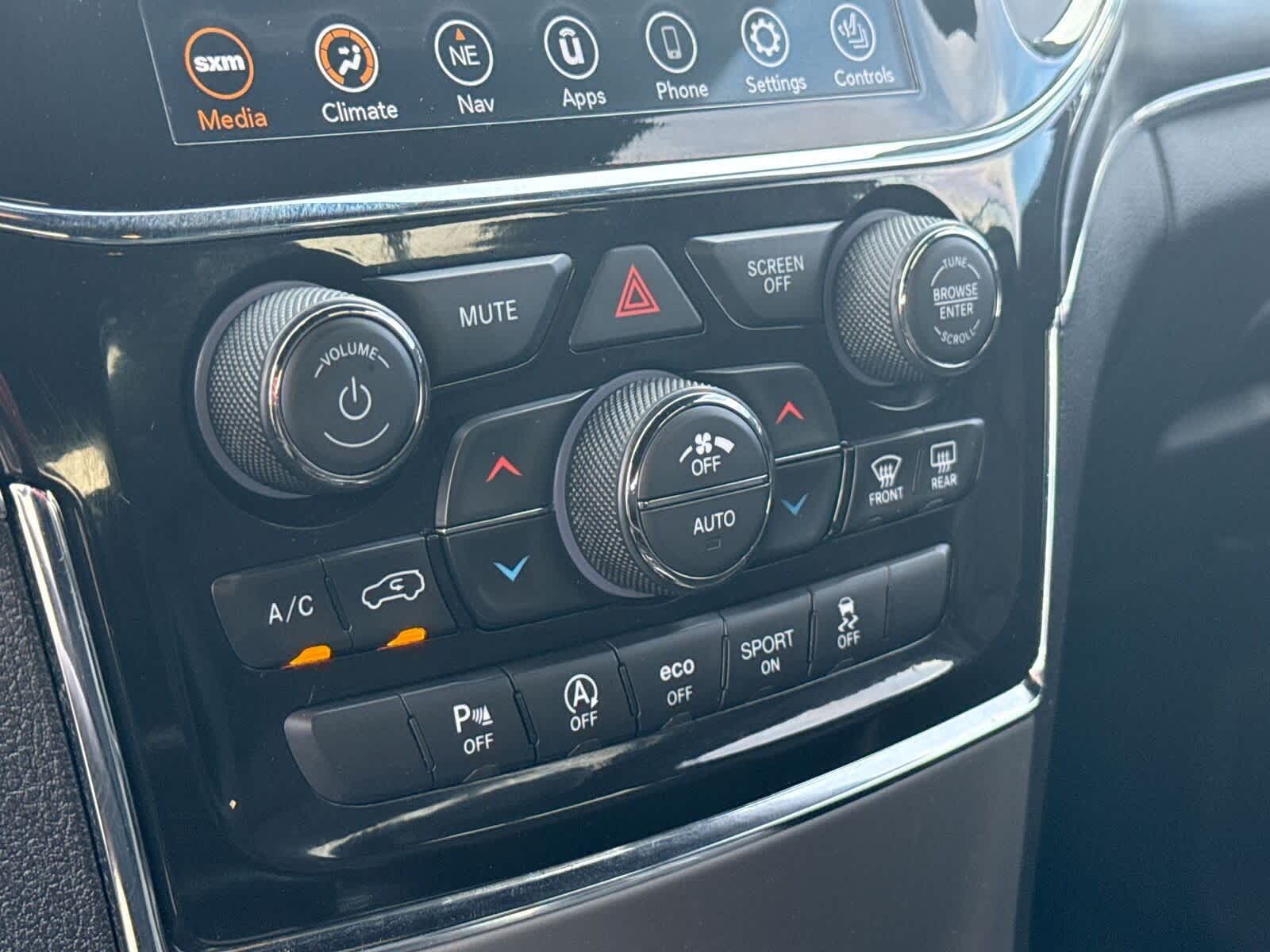 Thumbnail: 2022 Jeep Grand Cherokee - 22