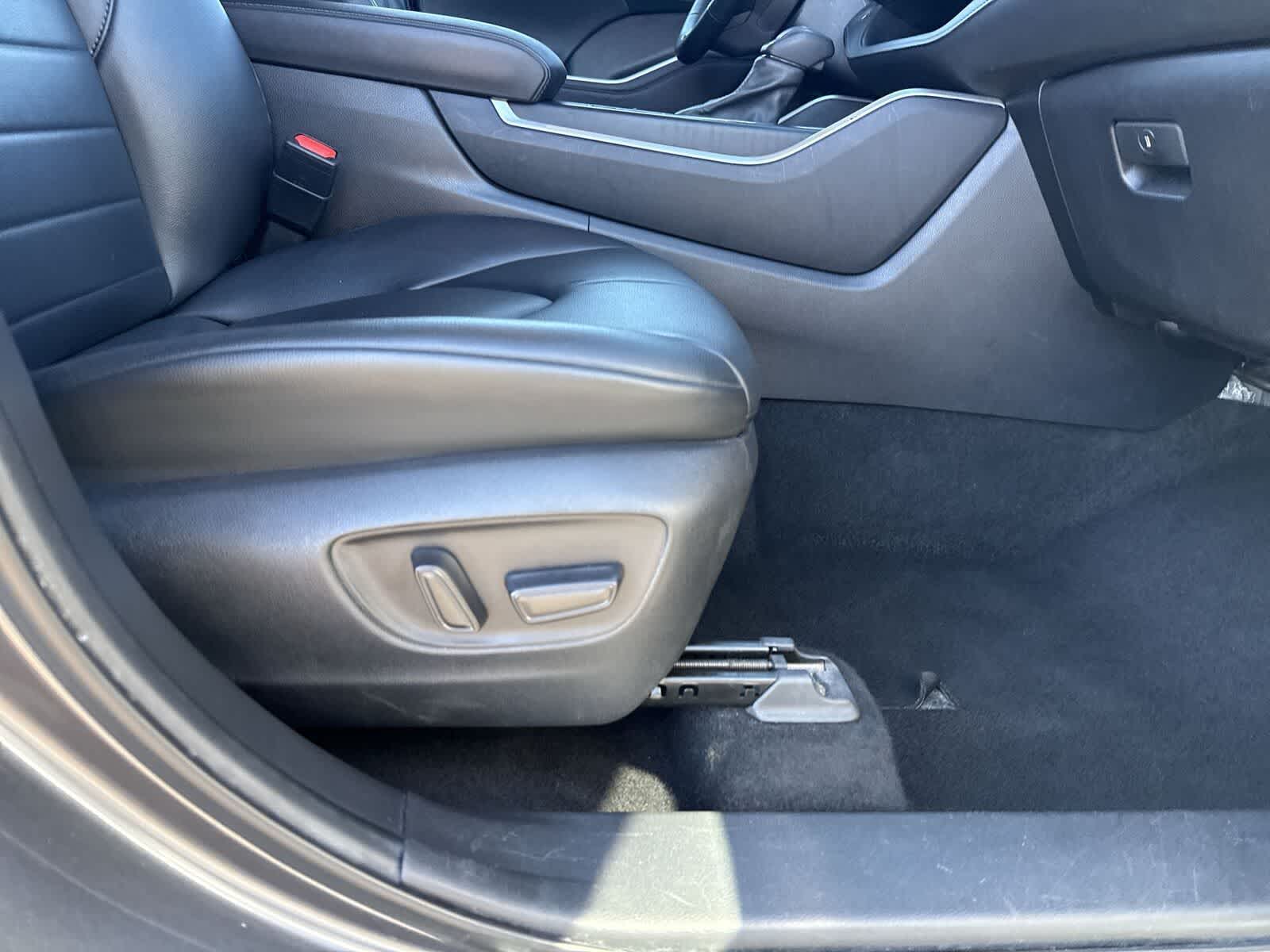 Thumbnail: 2023 Toyota Highlander - 13