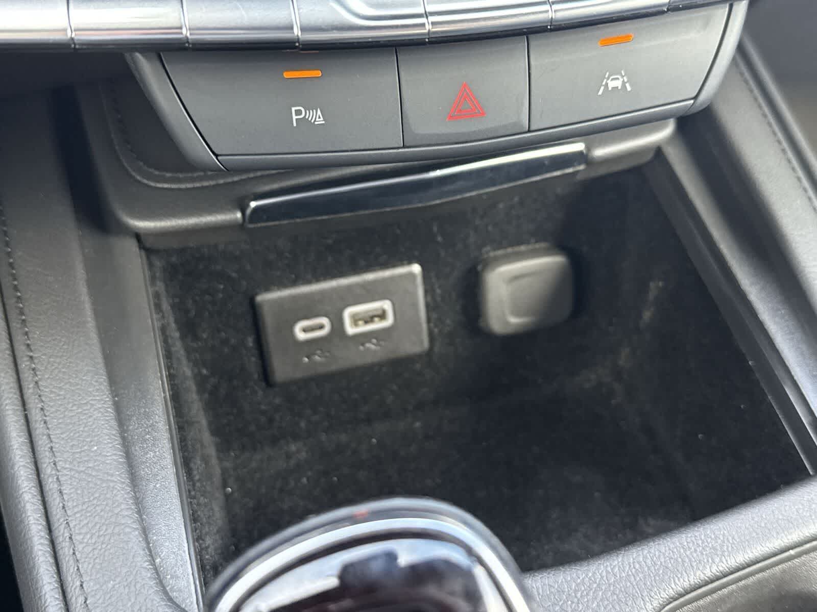 Thumbnail: 2024 Cadillac XT4 - 25