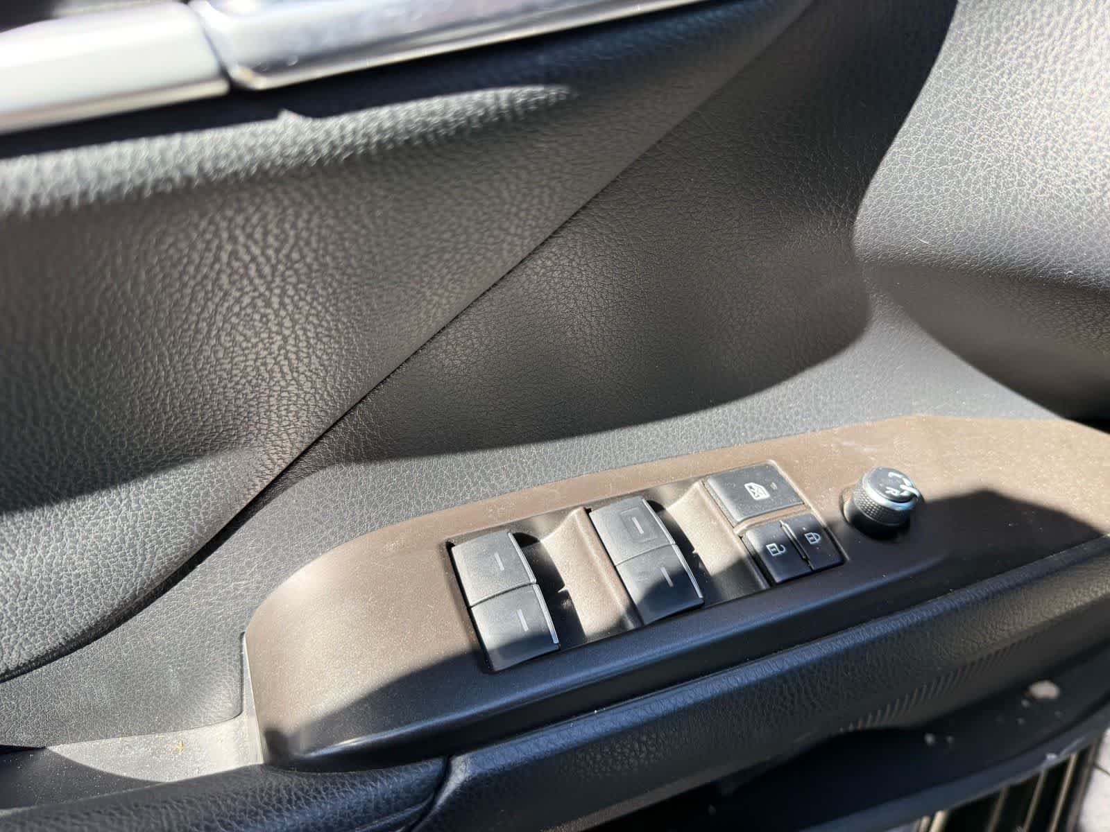 Thumbnail: 2023 Toyota Camry - 12