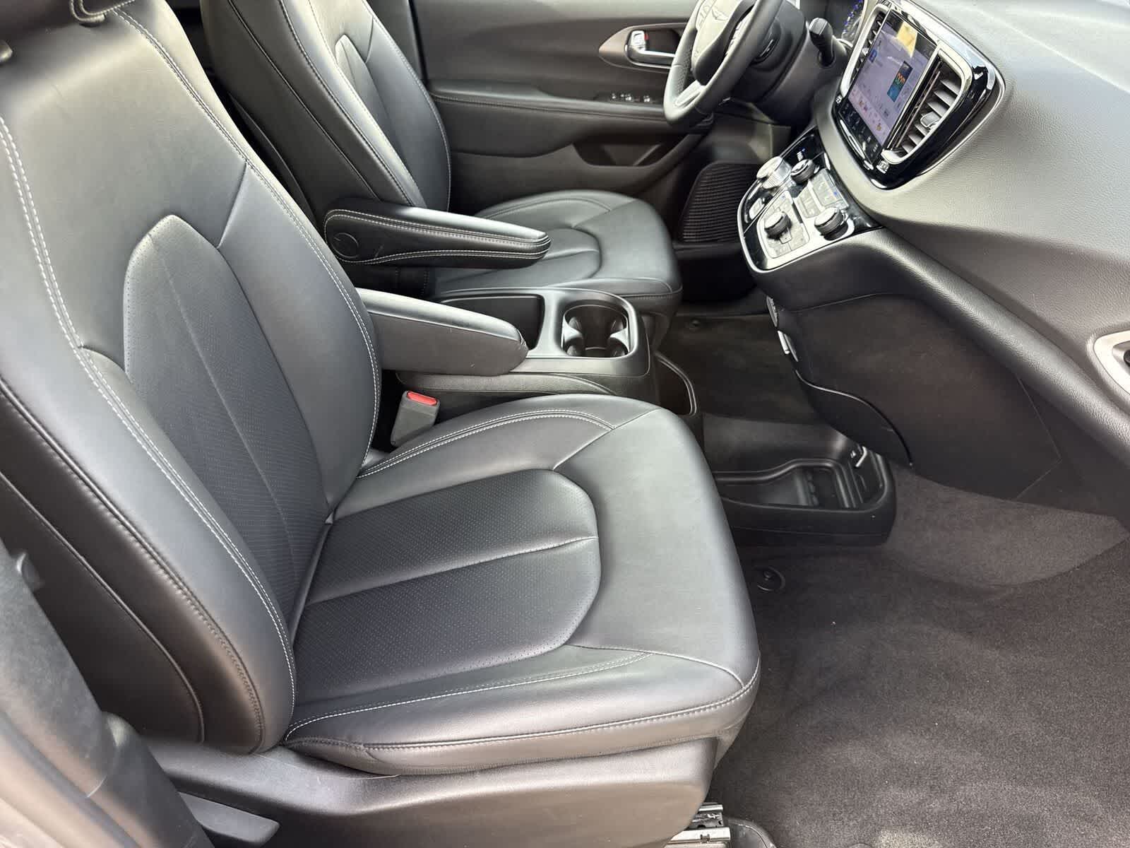 Thumbnail: 2025 Chrysler Pacifica - 13