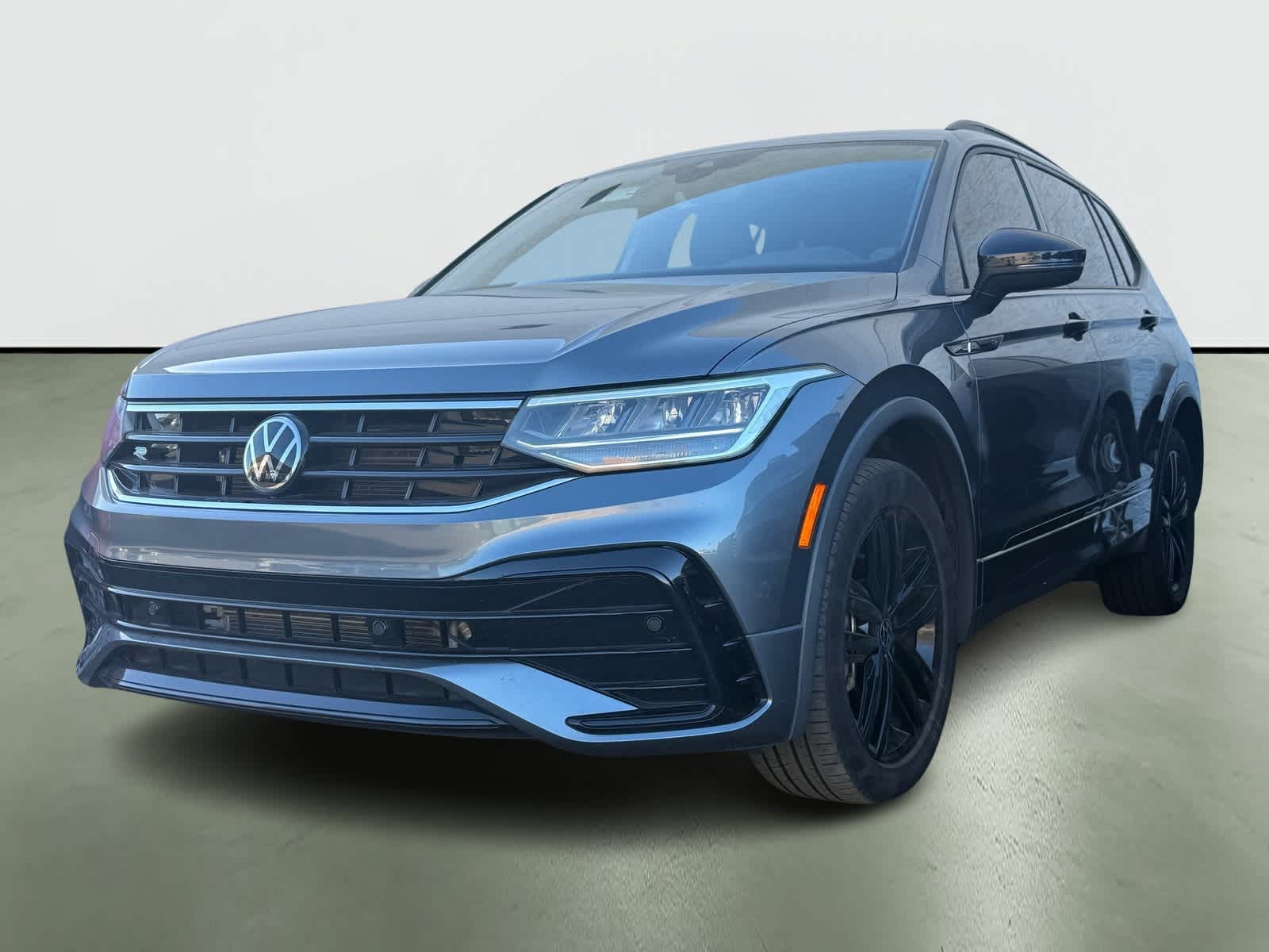 Thumbnail: 2022 Volkswagen Tiguan - 2