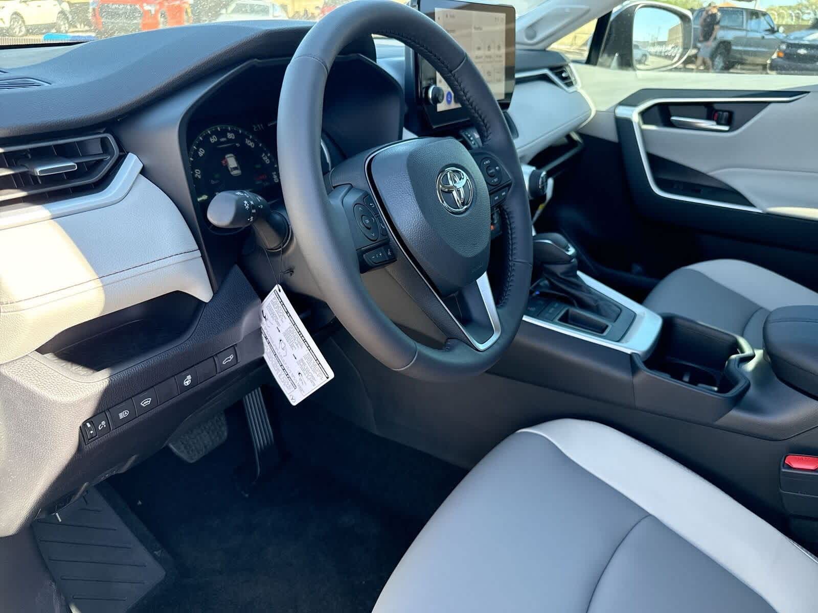 Thumbnail: 2025 Toyota RAV4 - 16