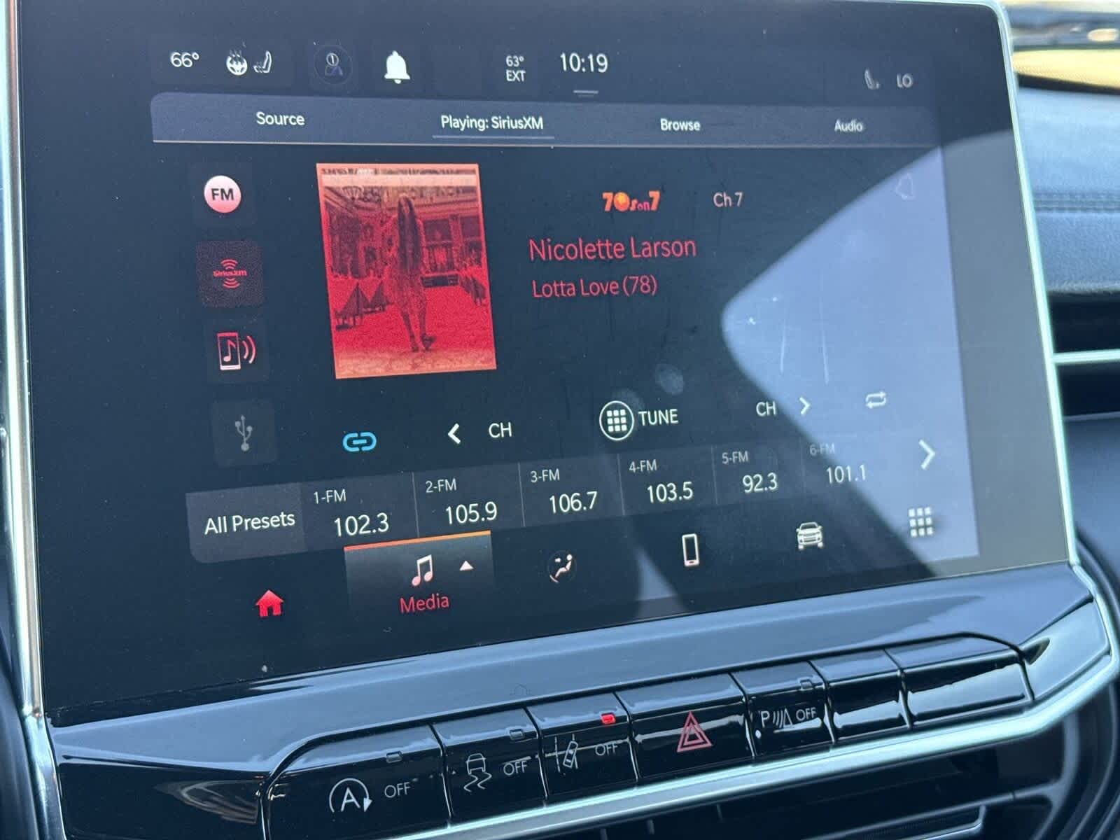 Thumbnail: 2023 Jeep Compass - 20