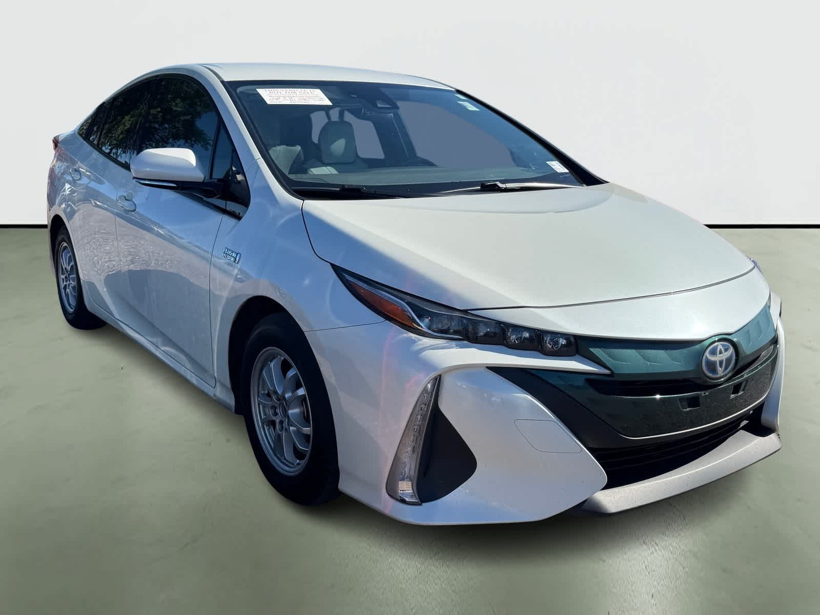 Thumbnail: 2017 Toyota Prius Prime - 5