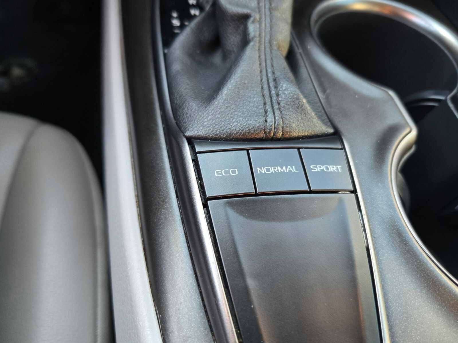 Thumbnail: 2022 Toyota Camry - 12