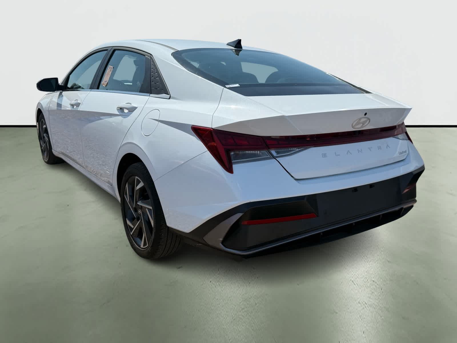 2024 Hyundai Elantra Limited Edition 3