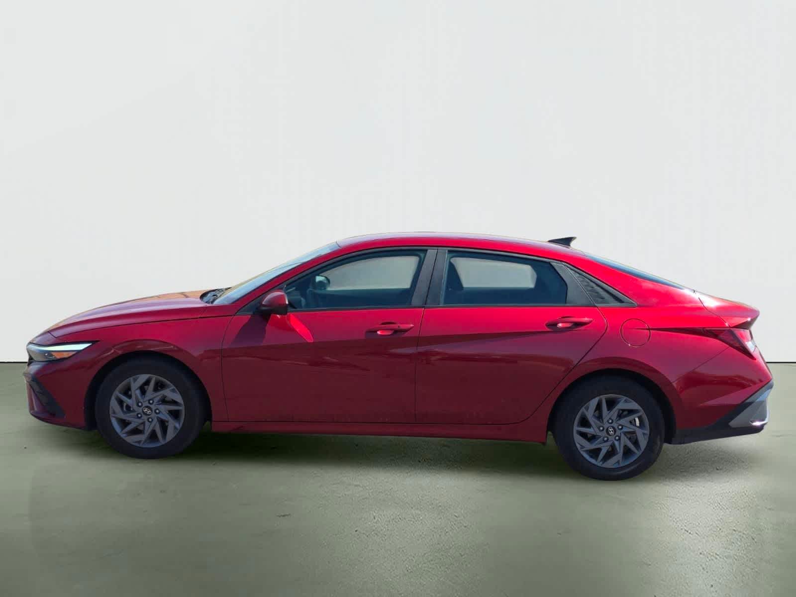 Thumbnail: 2024 Hyundai Elantra - 3