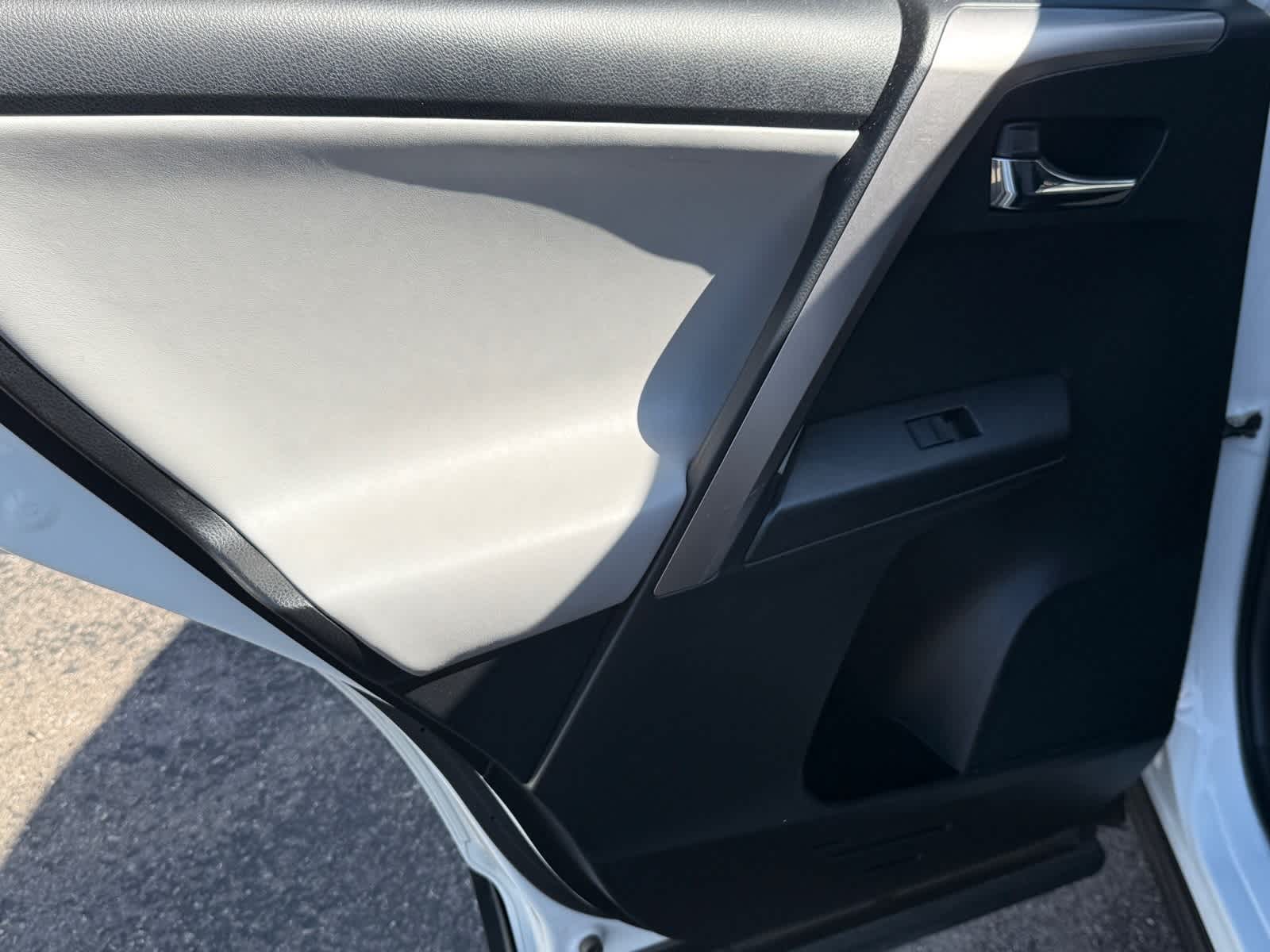 Thumbnail: 2017 Toyota RAV4 - 7