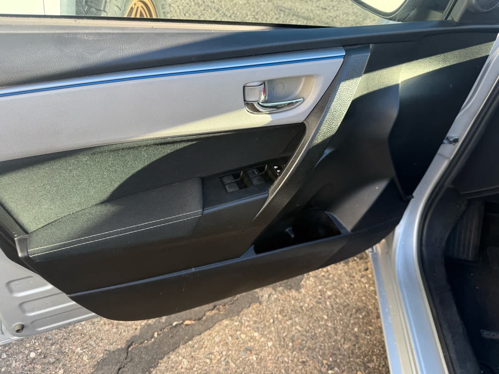 Thumbnail: 2015 Toyota Corolla - 10