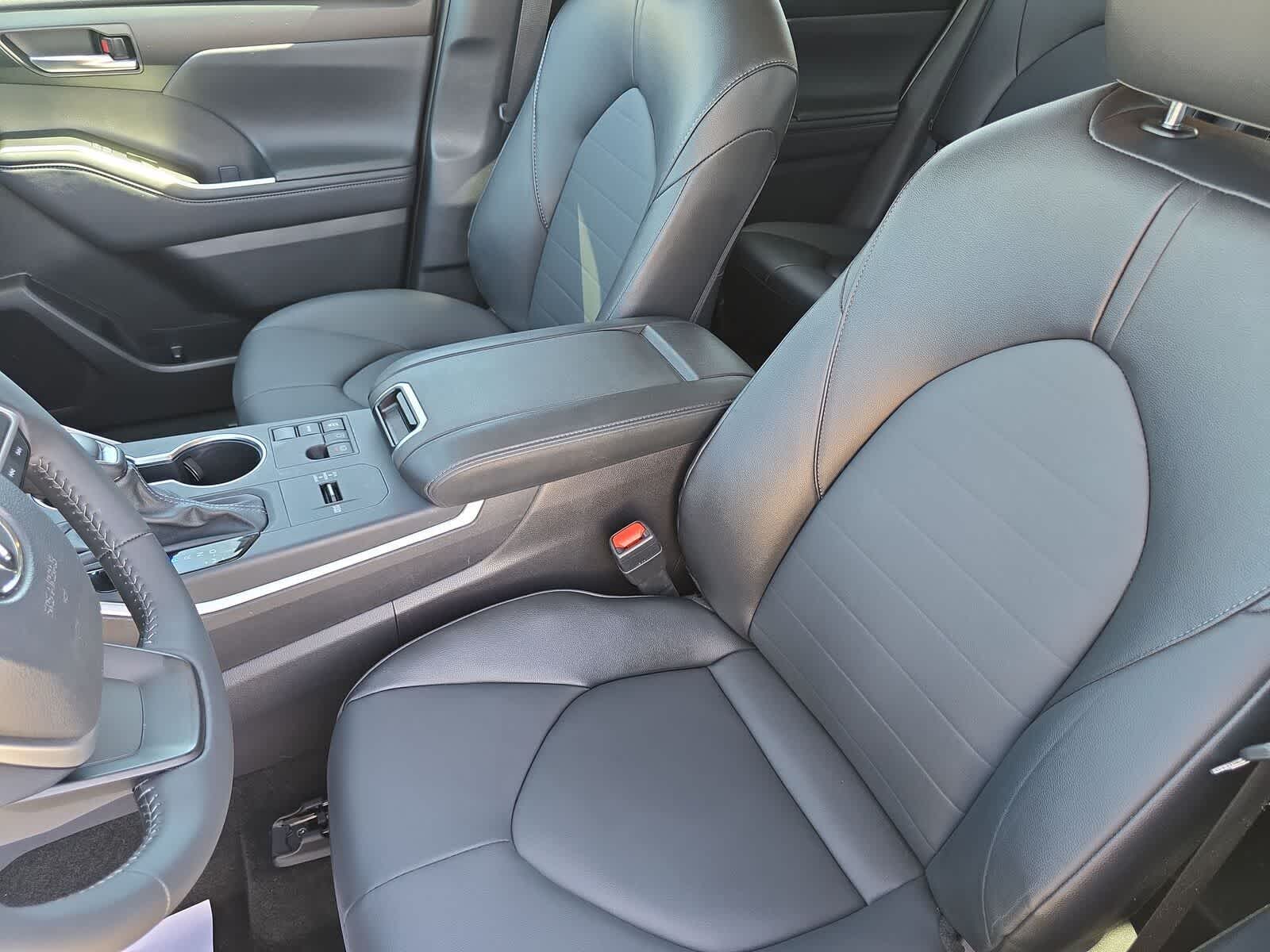 Thumbnail: 2025 Toyota Highlander - 17