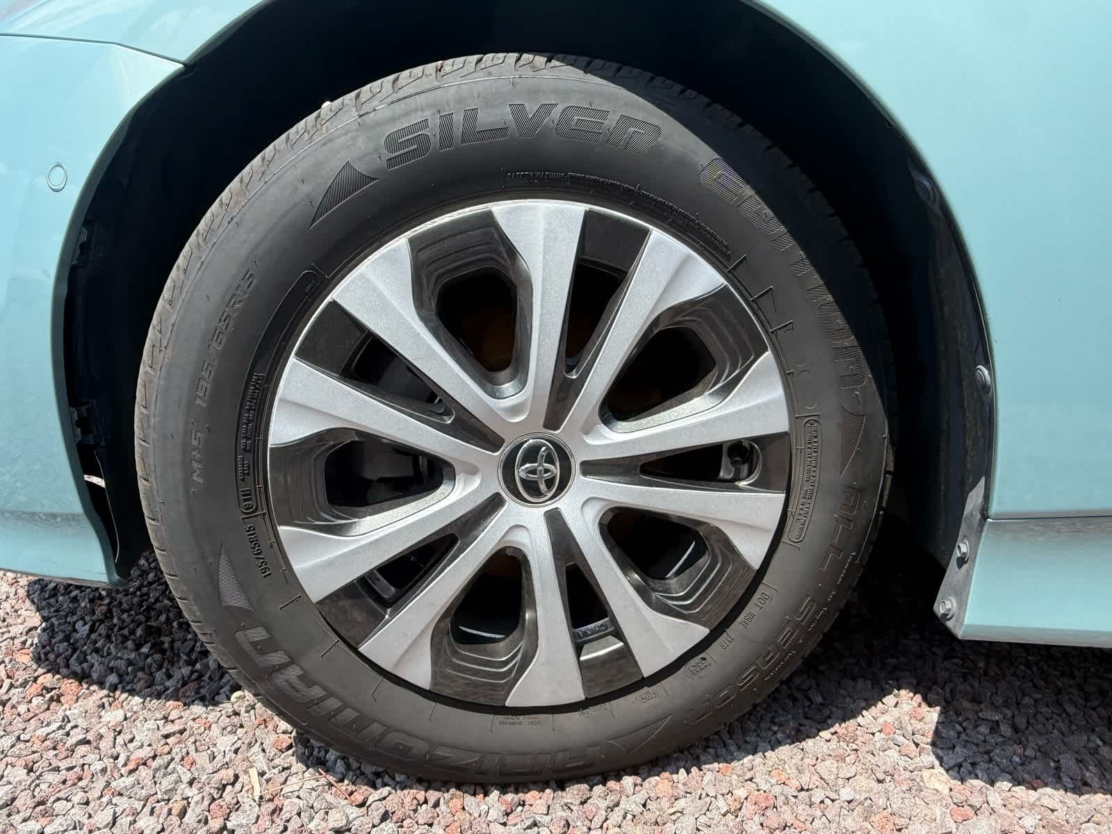 Thumbnail: 2022 Toyota Prius - 6