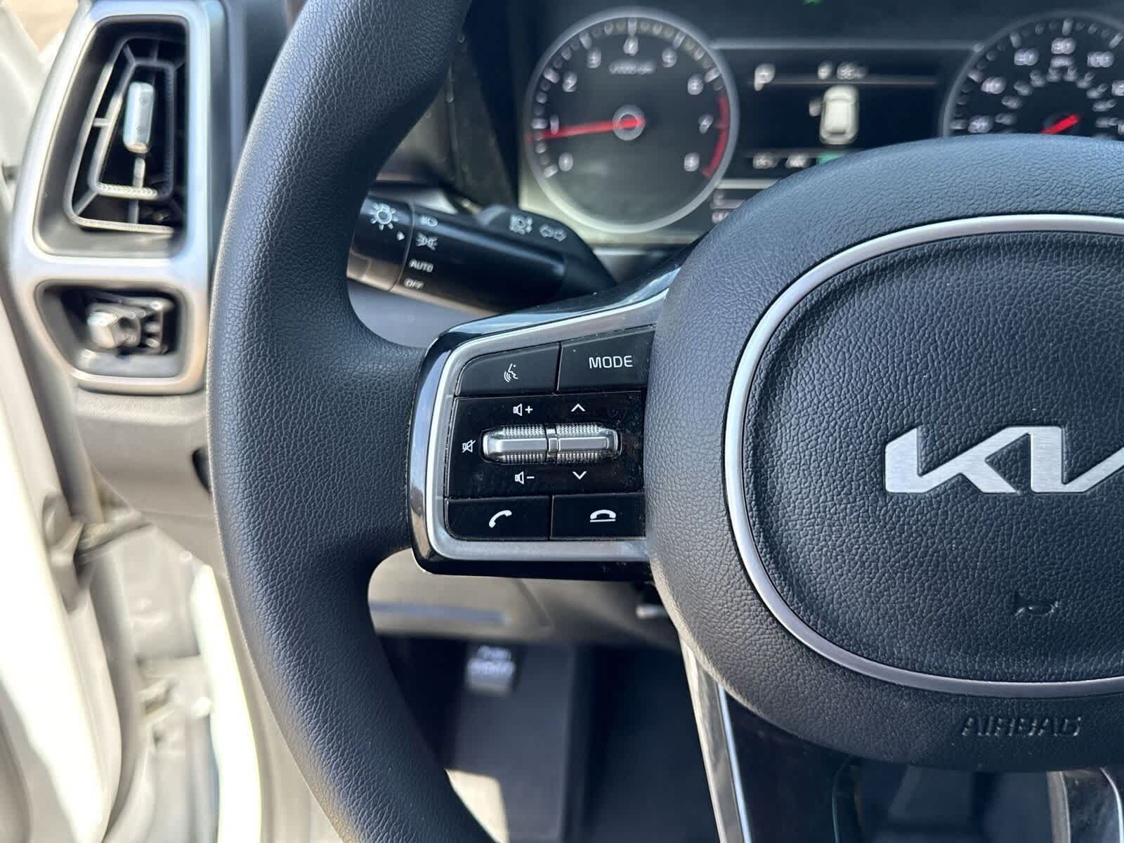 2022 Kia Sorento LX 27