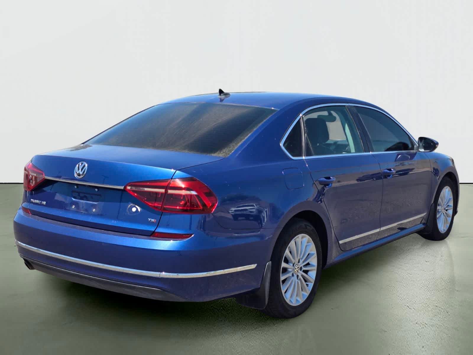 Thumbnail: 2017 Volkswagen Passat - 6
