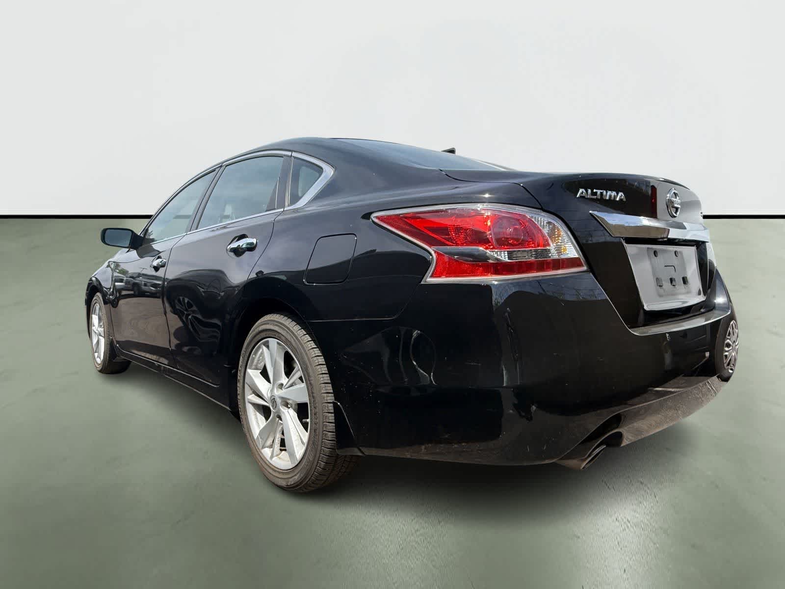 Thumbnail: 2015 Nissan Altima - 3