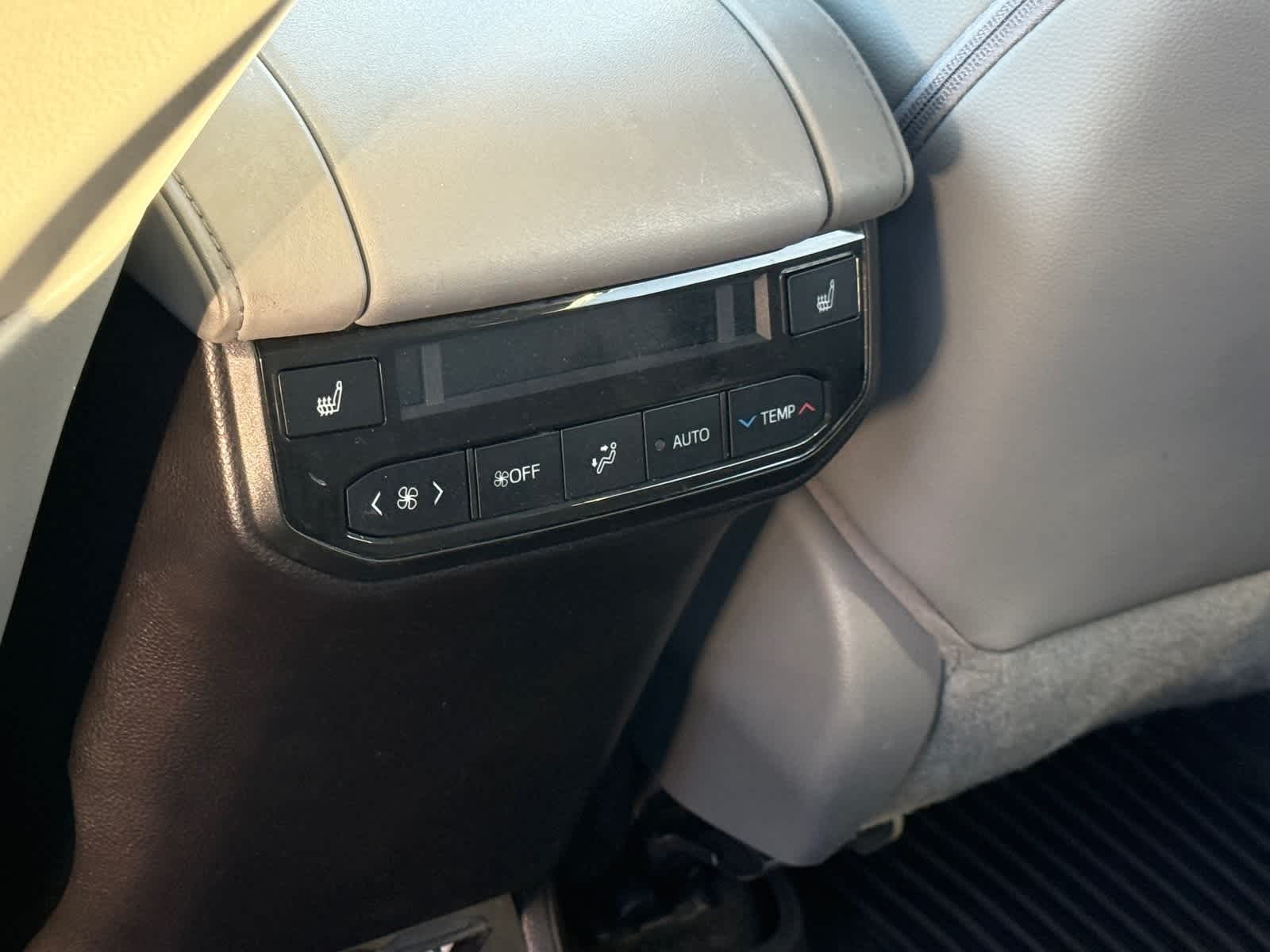 Thumbnail: 2023 Toyota Highlander - 16