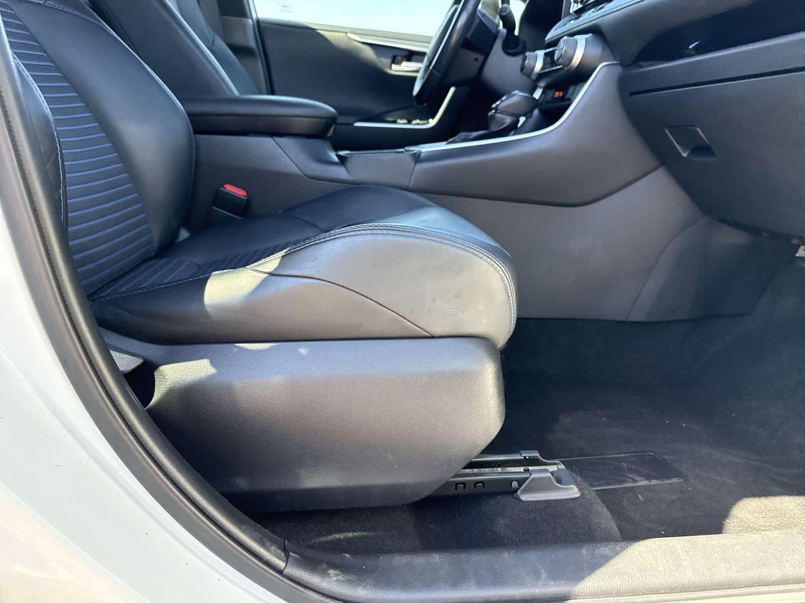 Thumbnail: 2020 Toyota RAV4 - 12