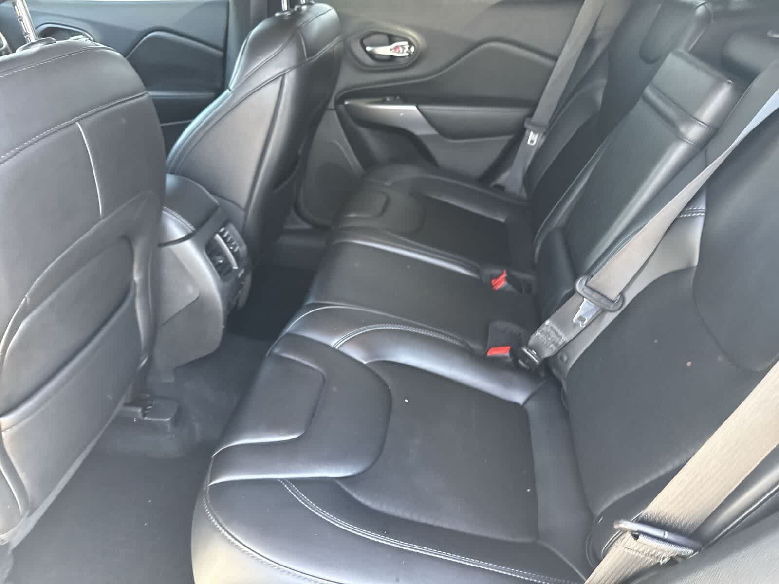 Thumbnail: 2019 Jeep Cherokee - 14