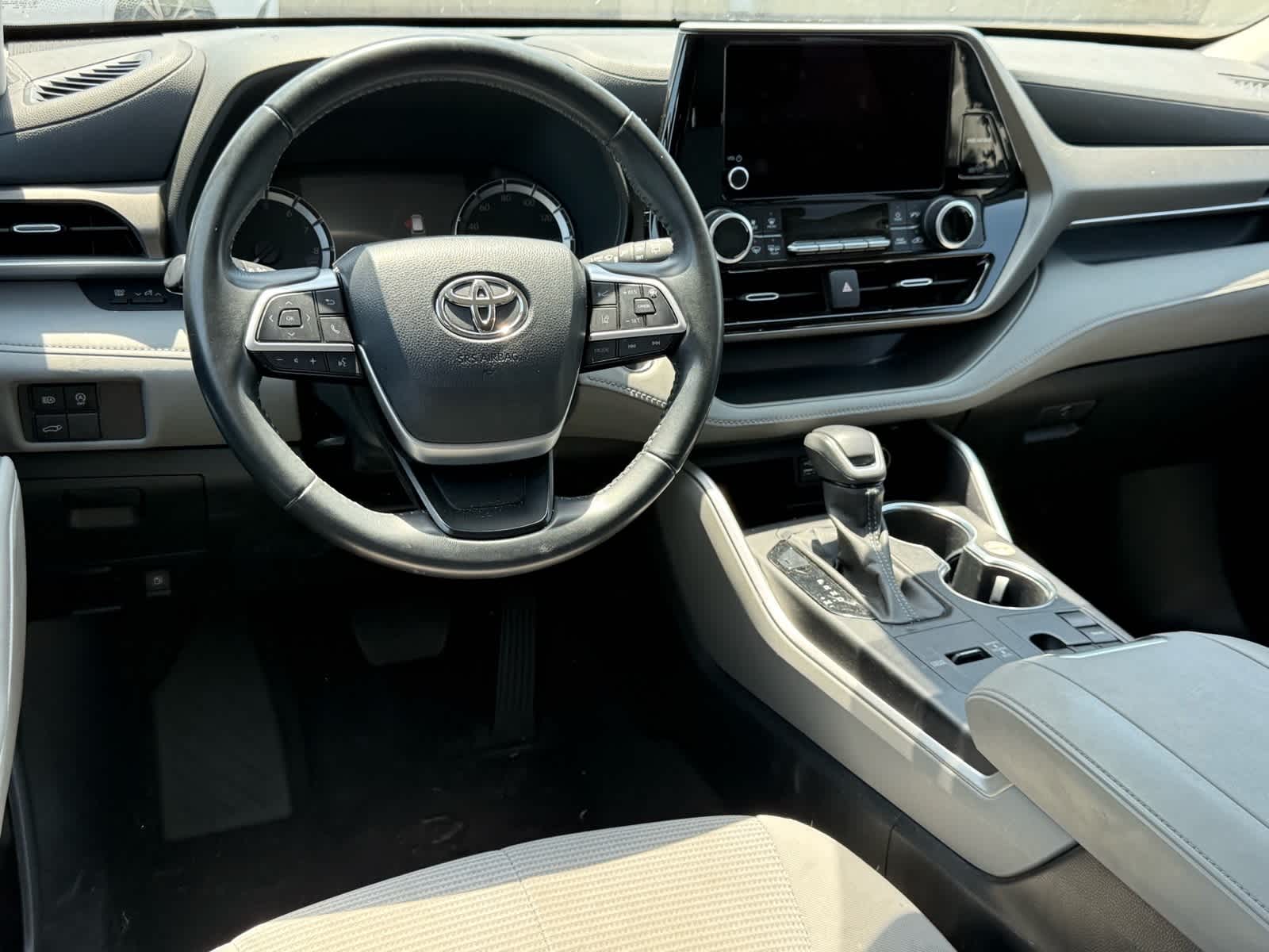 2023 Toyota Highlander LE 11