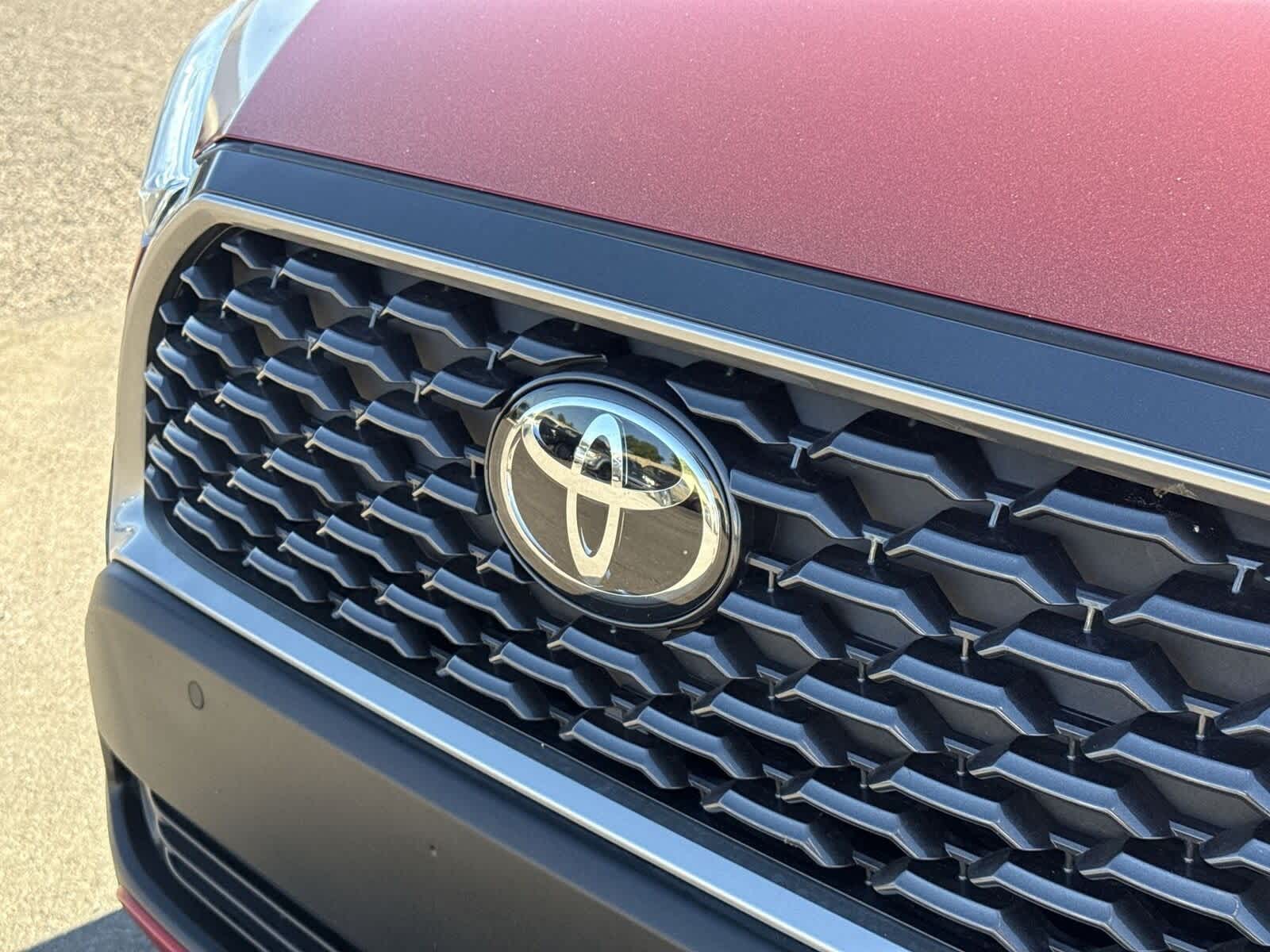 Thumbnail: 2023 Toyota Corolla Cross - 32