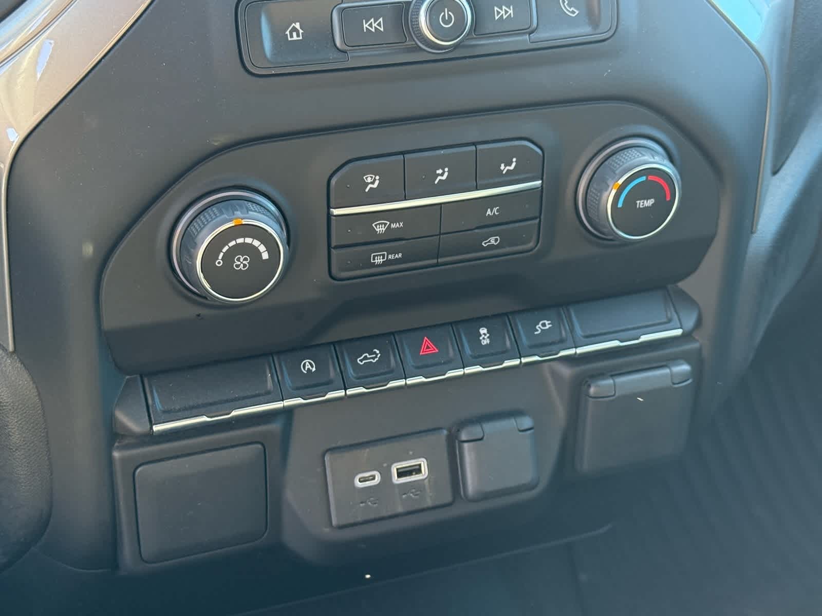 Thumbnail: 2015 Chevrolet Silverado 1500 - 23