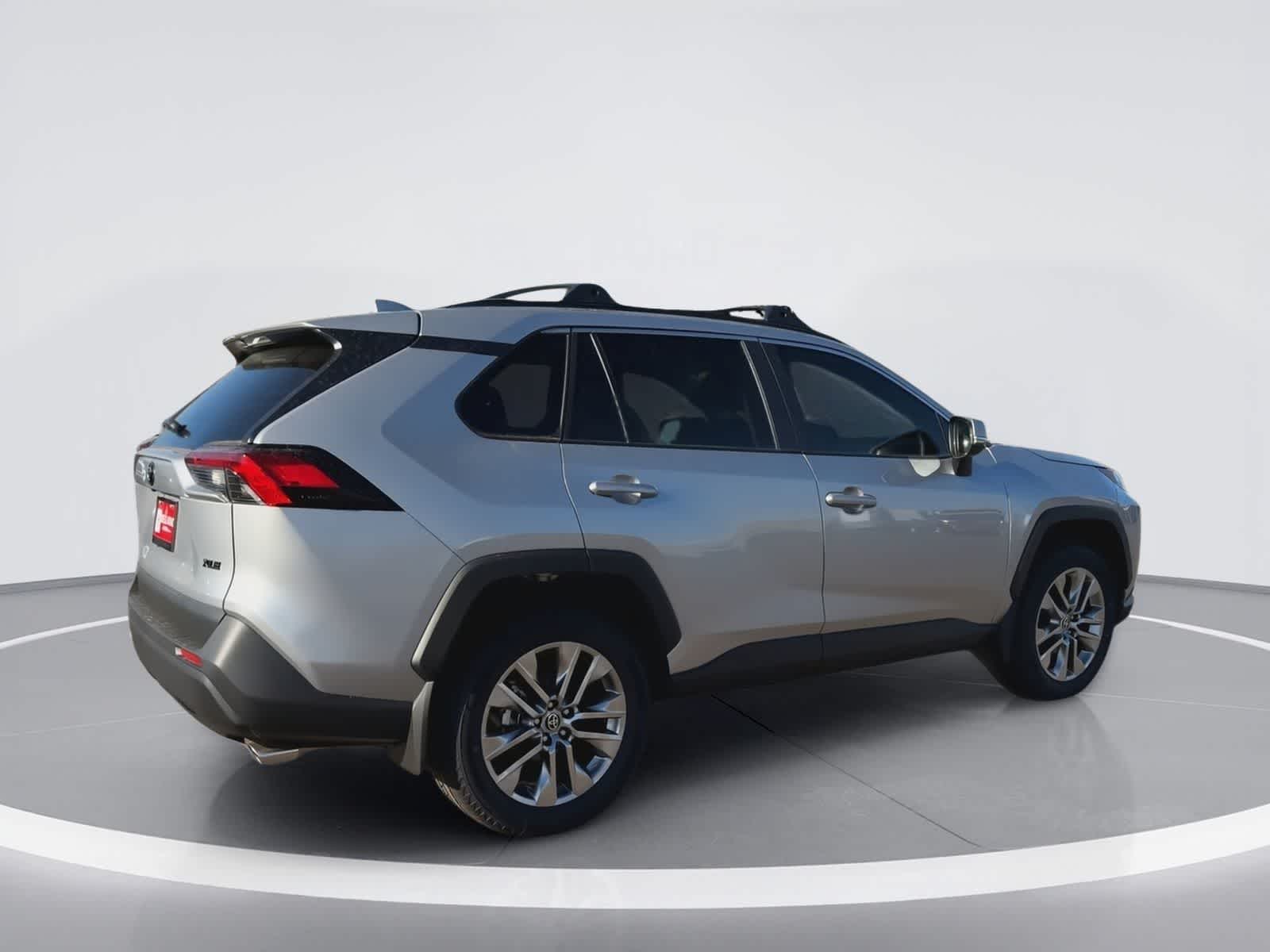 Thumbnail: 2025 Toyota RAV4 - 8