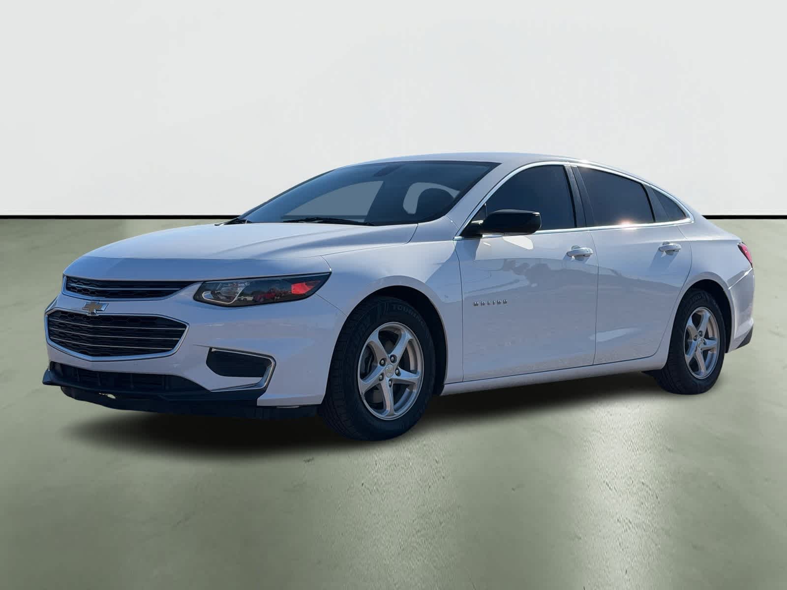 Thumbnail: 2018 Chevrolet Malibu - 3