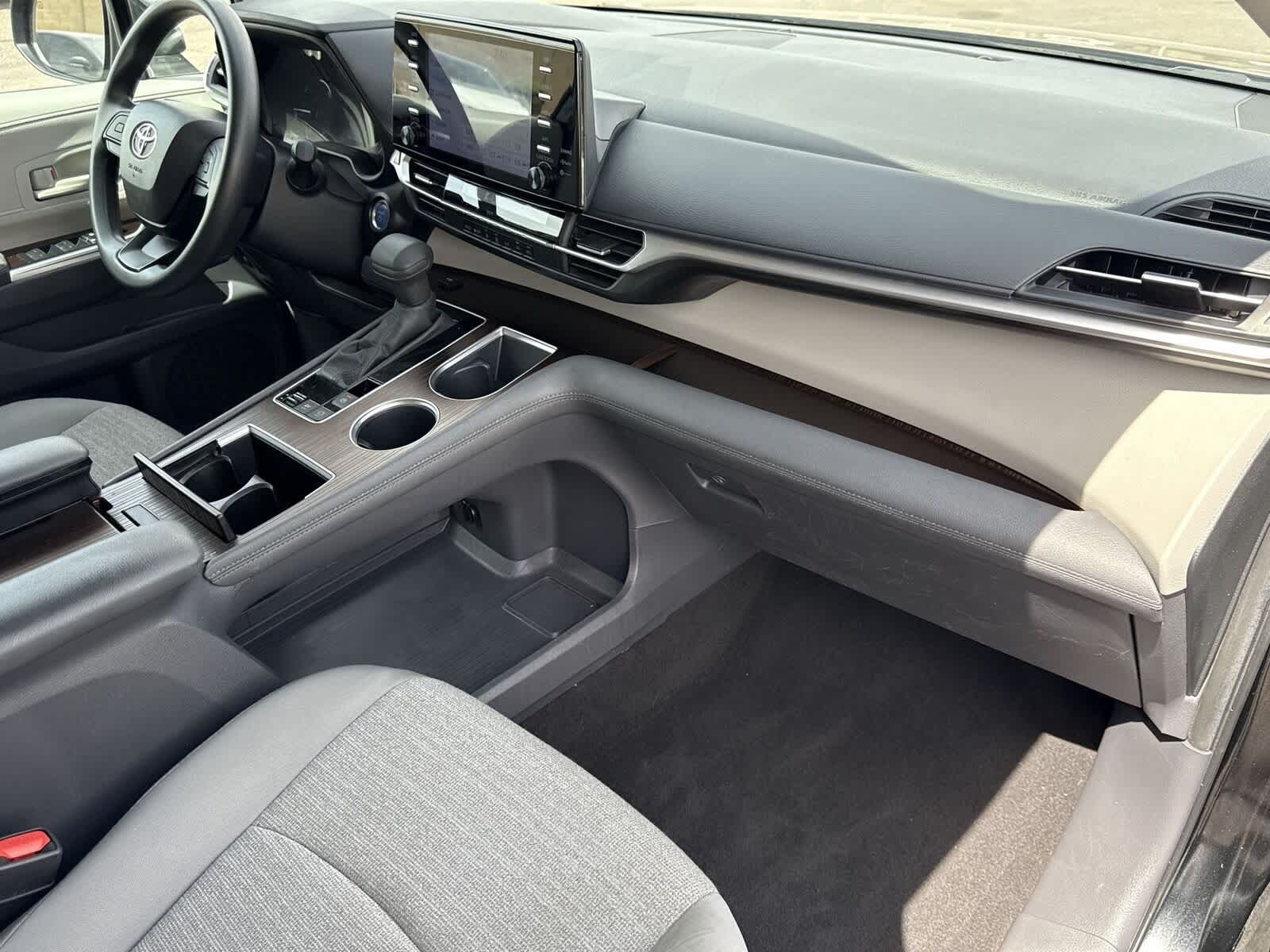 2024 Toyota Sienna LE 11
