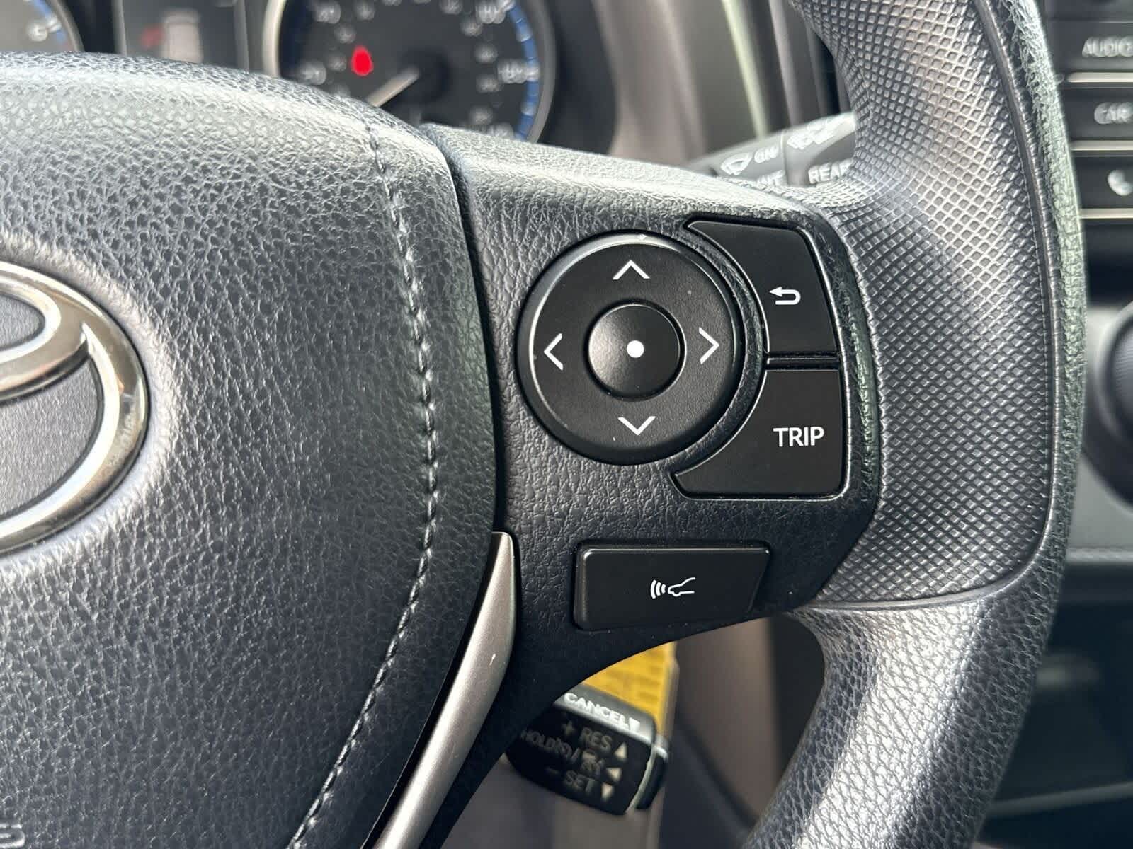 Thumbnail: 2018 Toyota RAV4 - 28