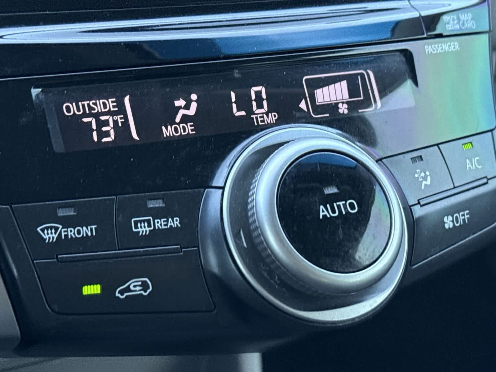 Thumbnail: 2017 Toyota Prius v - 23