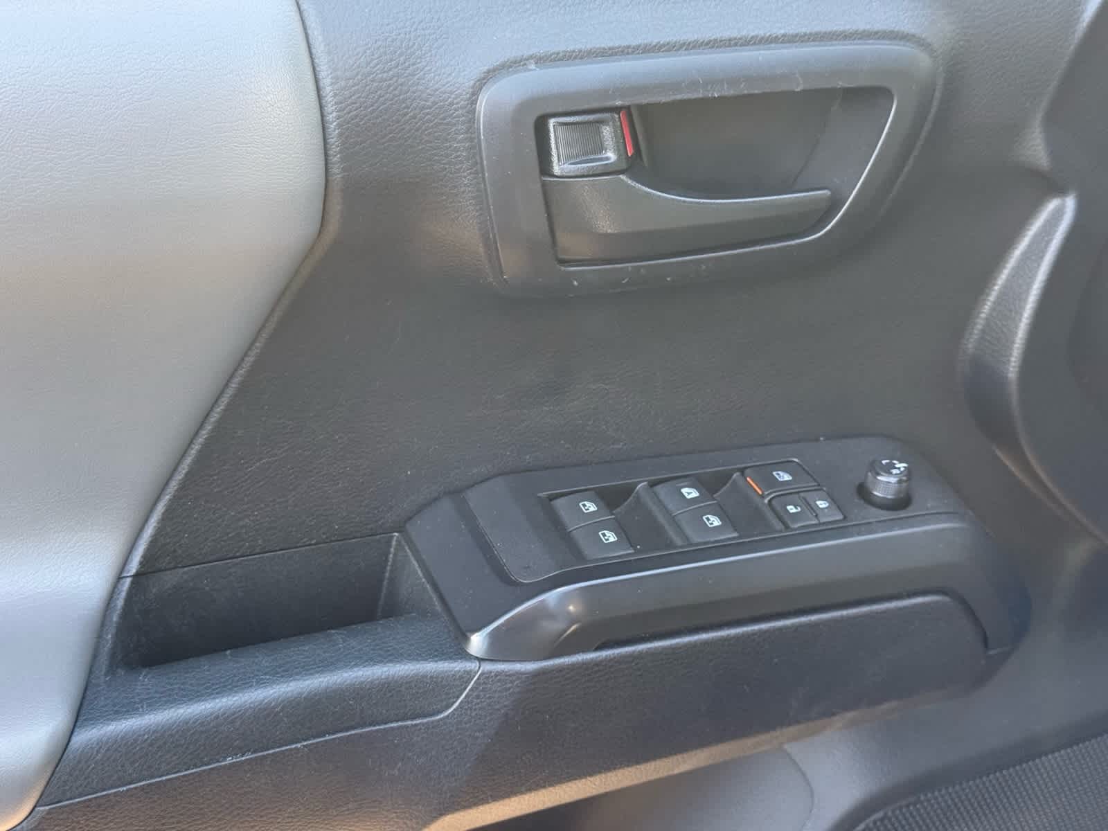 2021 Toyota Tacoma SR 11
