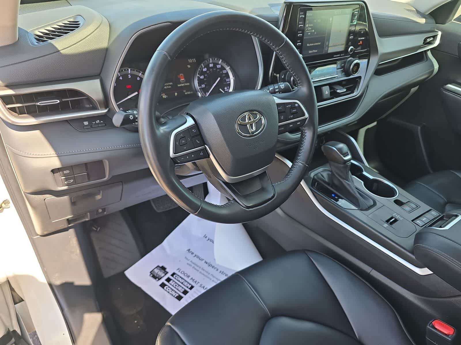 Thumbnail: 2022 Toyota Highlander - 17