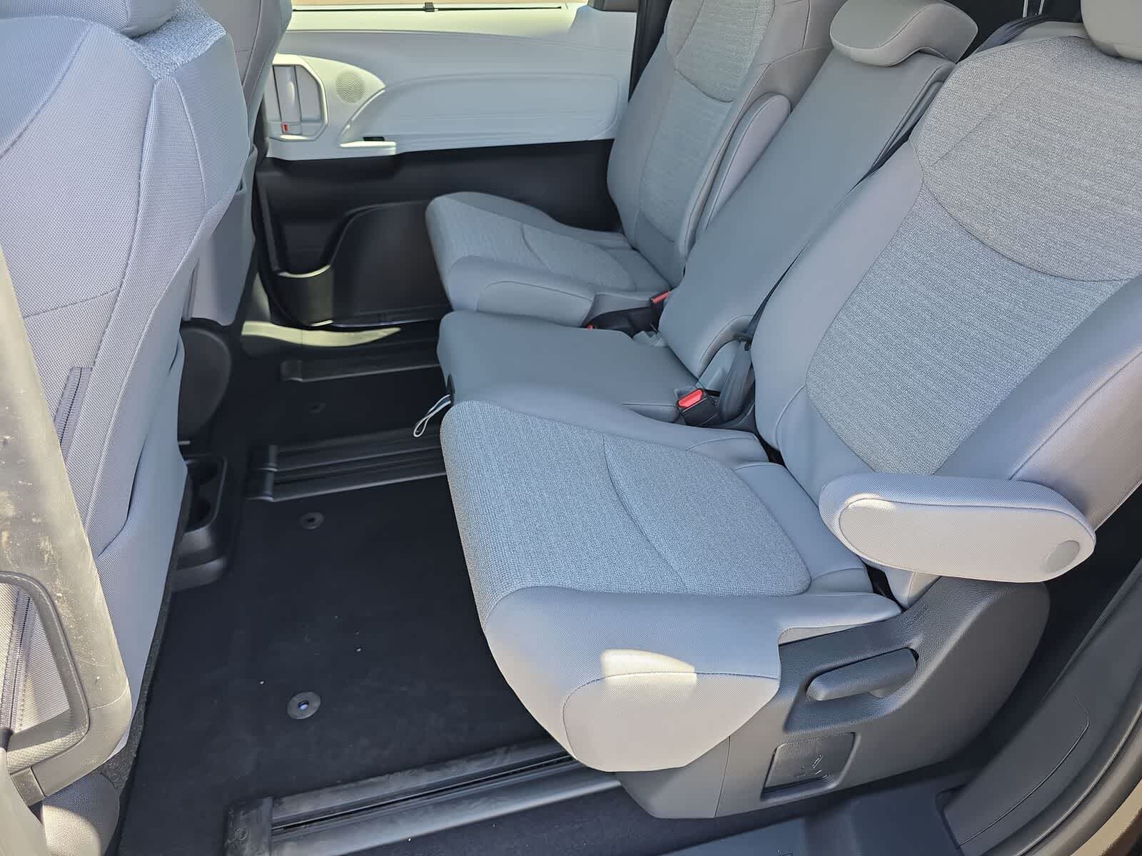 Thumbnail: 2026 Toyota Sienna - 14