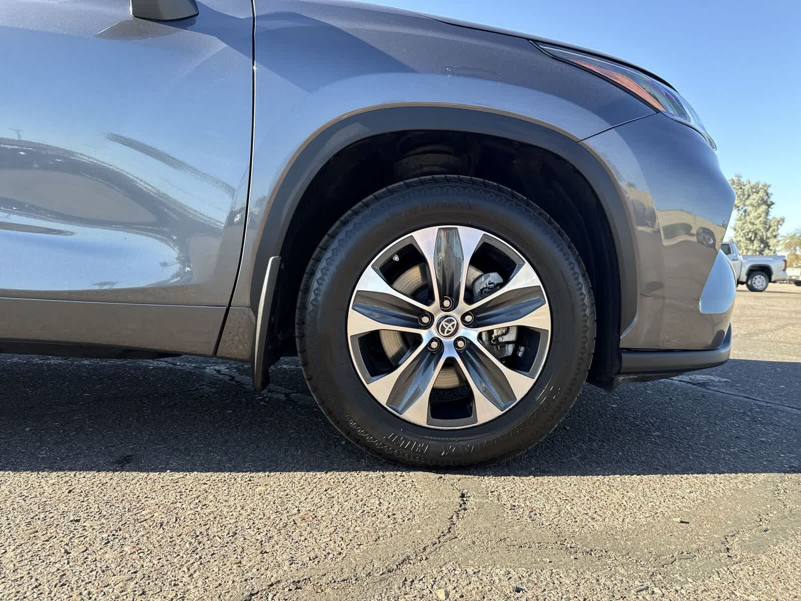 Thumbnail: 2023 Toyota Highlander - 11