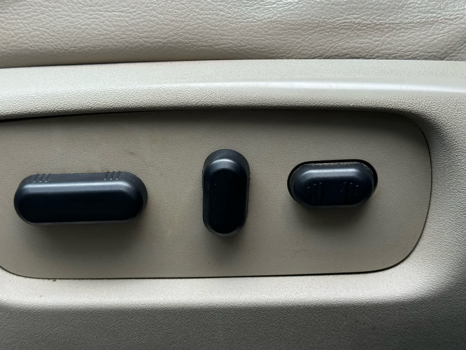 Thumbnail: 2014 Ford Explorer - 8