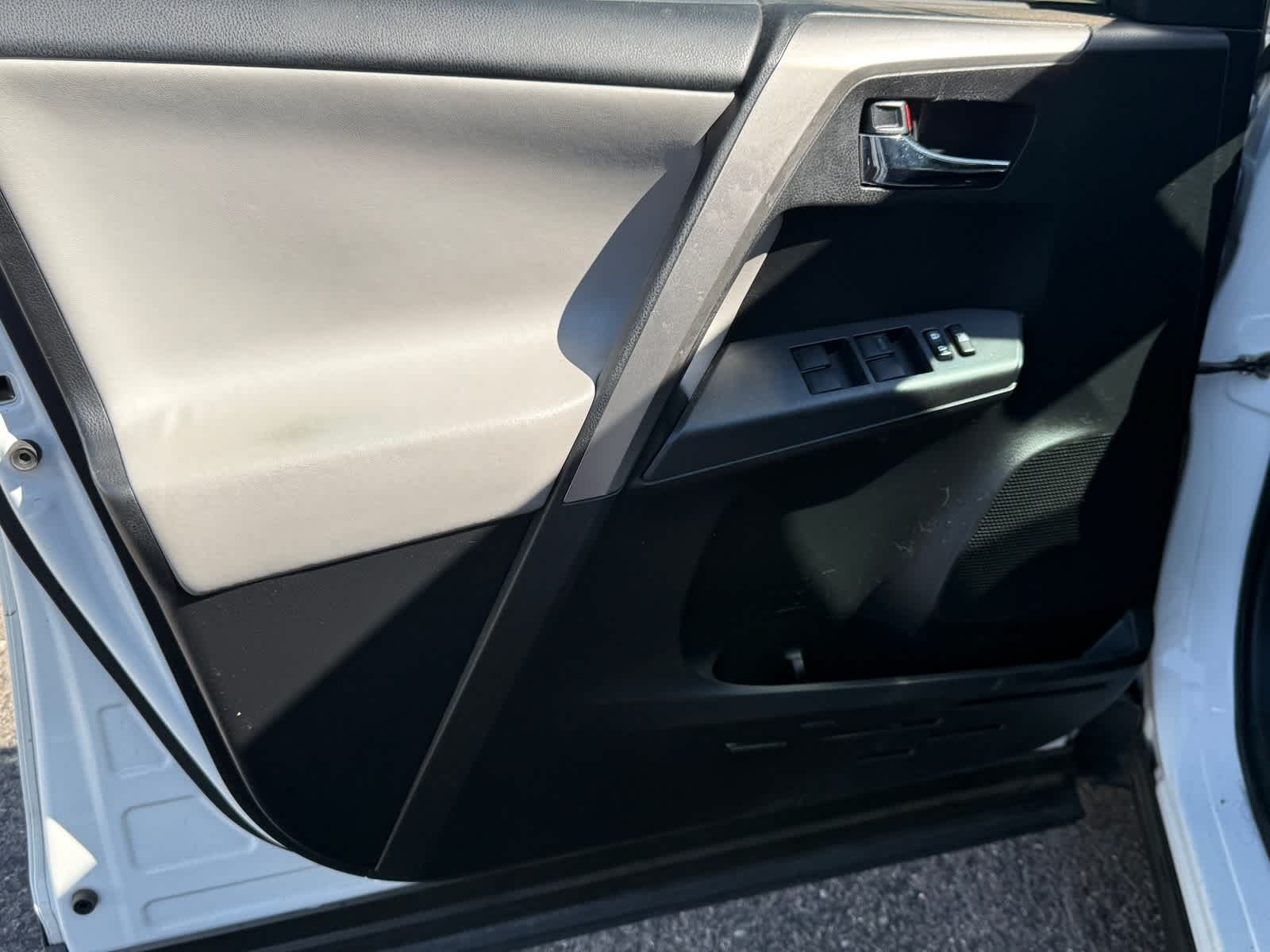 Thumbnail: 2017 Toyota RAV4 - 12