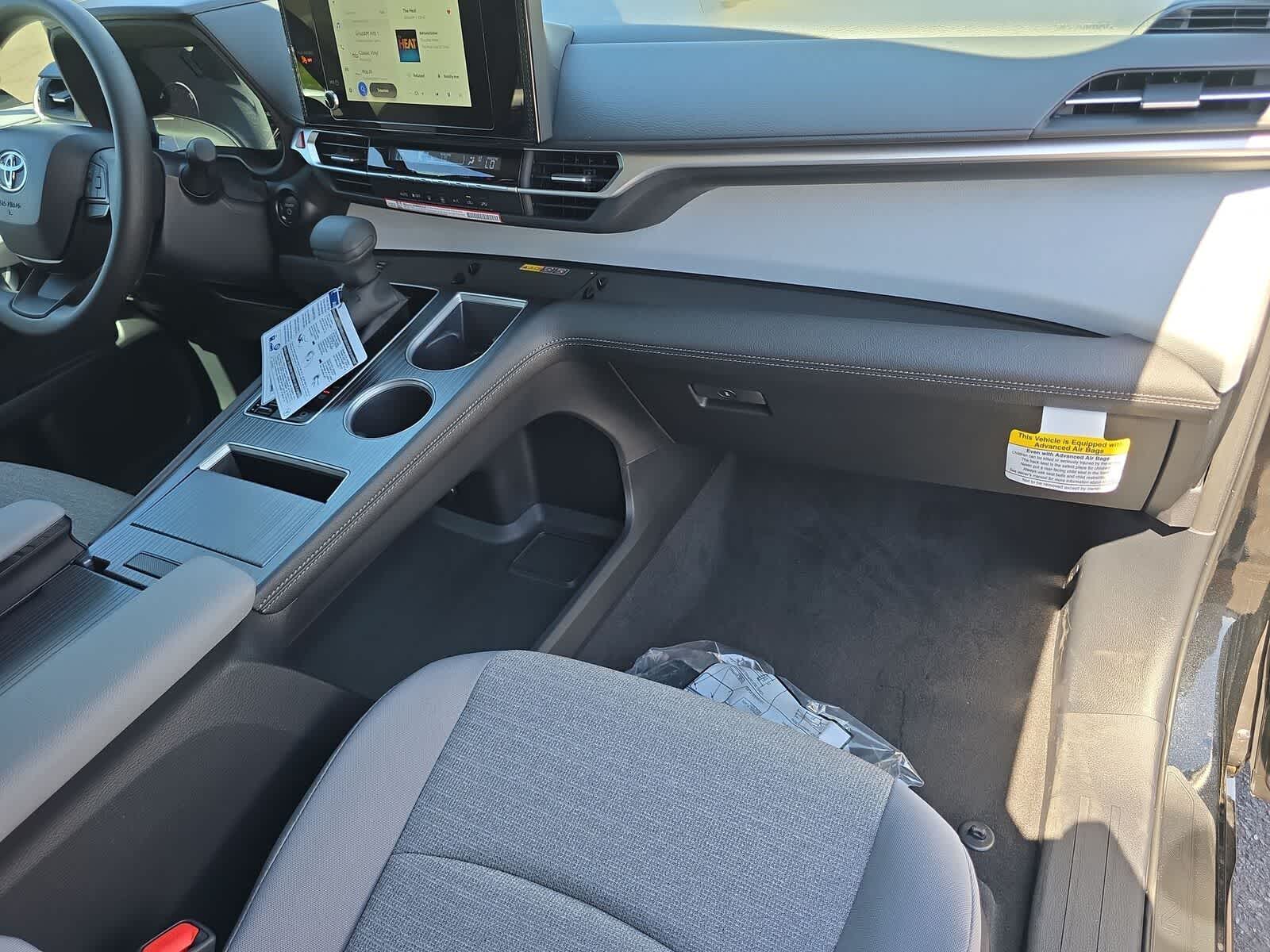 Thumbnail: 2026 Toyota Sienna - 11