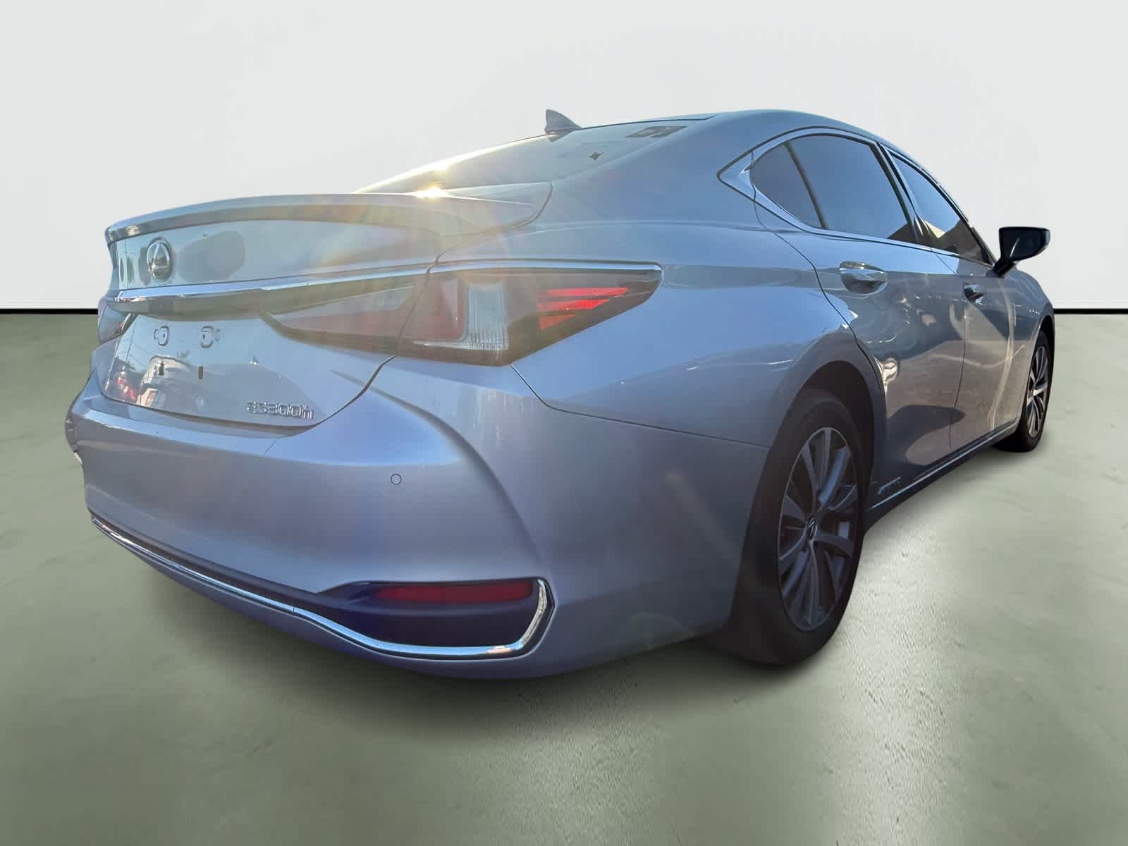 Thumbnail: 2020 Lexus ES - 4