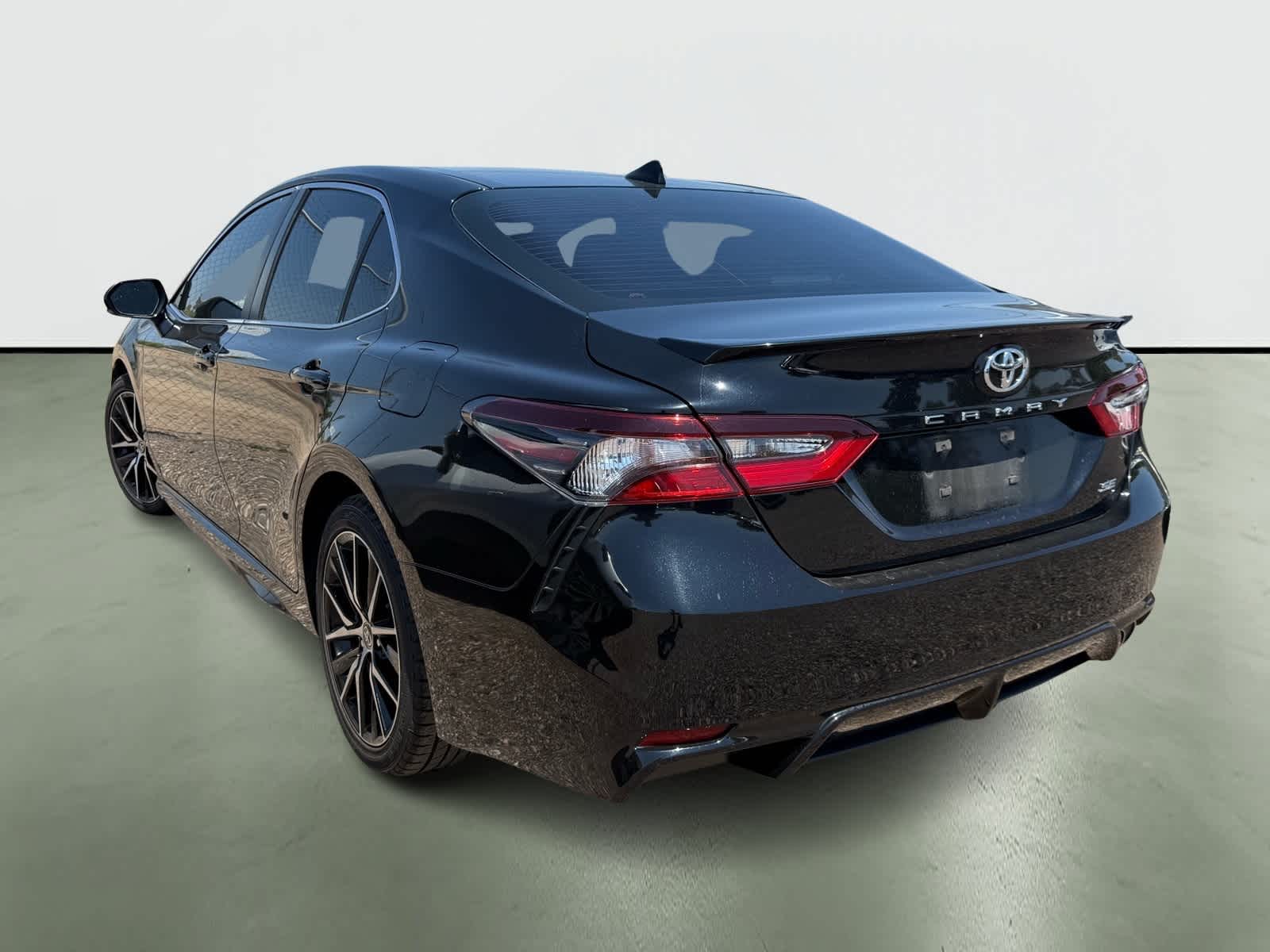 2022 Toyota Camry SE 3