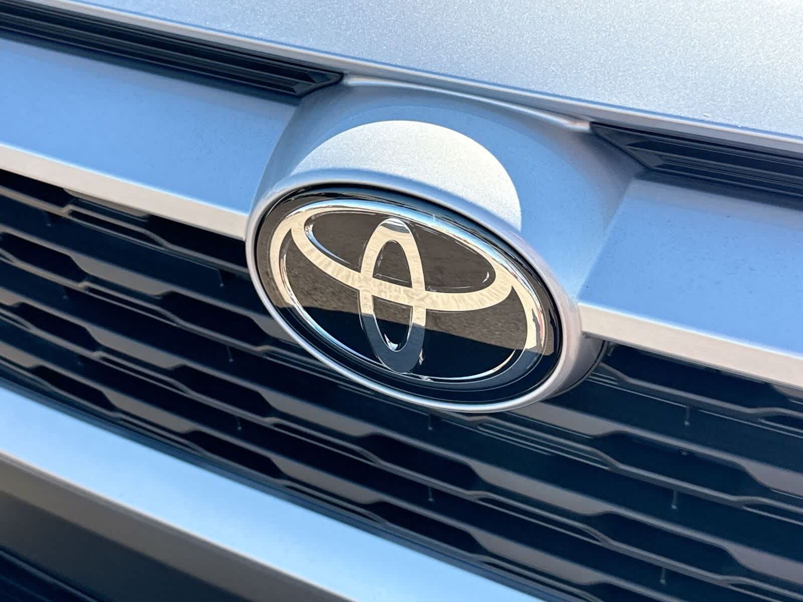 Thumbnail: 2025 Toyota RAV4 - 32