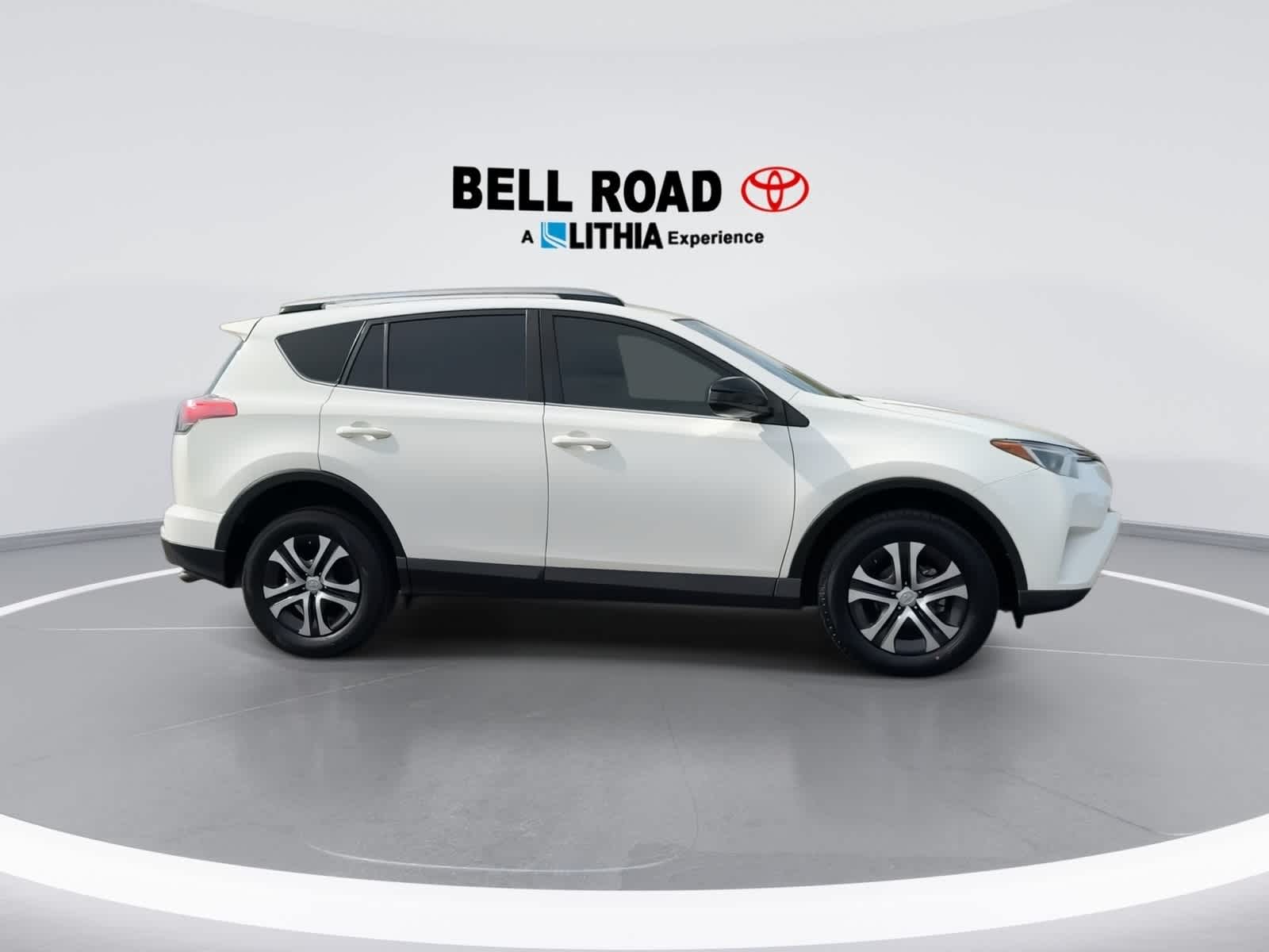 Thumbnail: 2018 Toyota RAV4 - 9