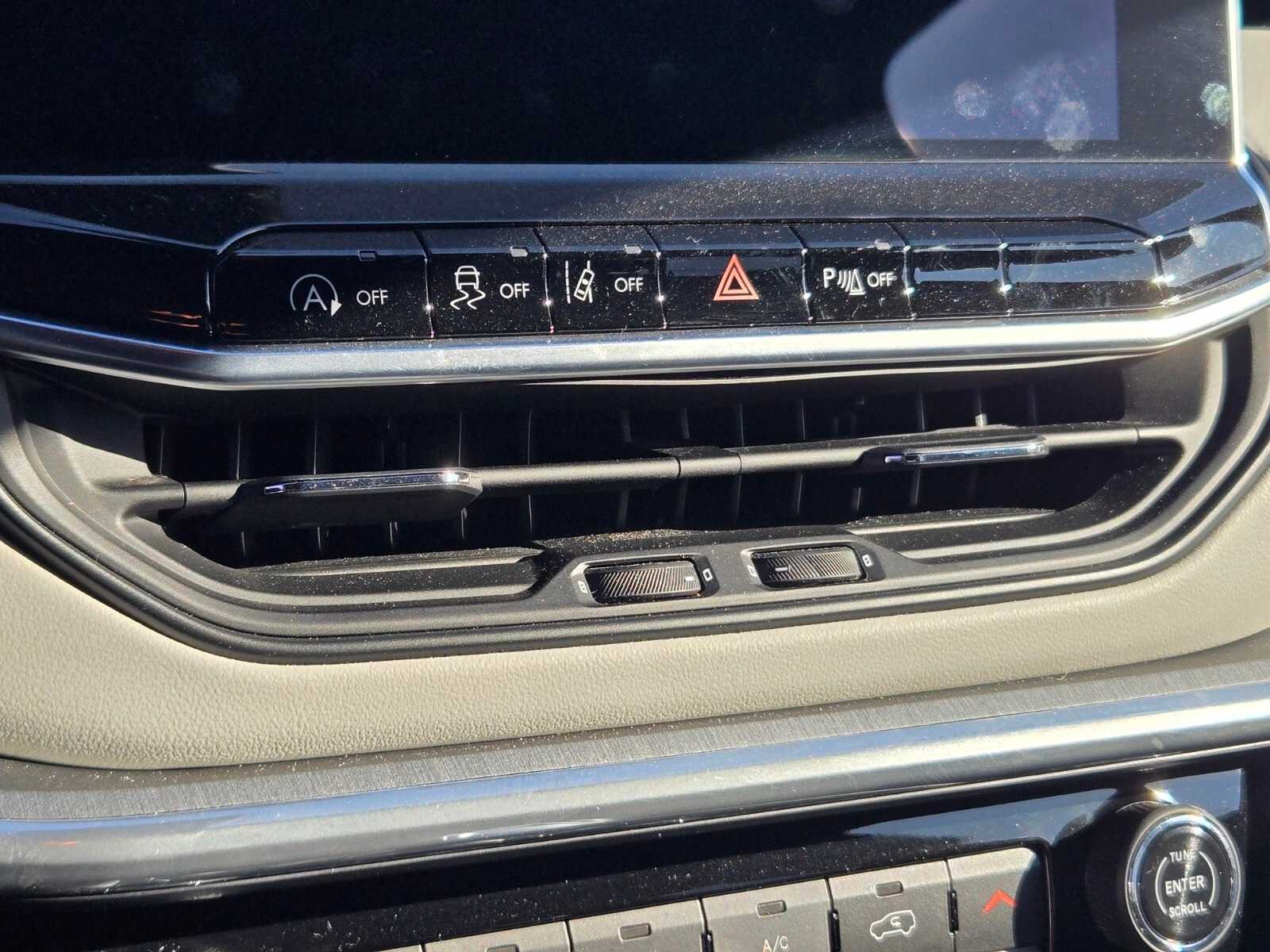 Thumbnail: 2023 Jeep Compass - 9