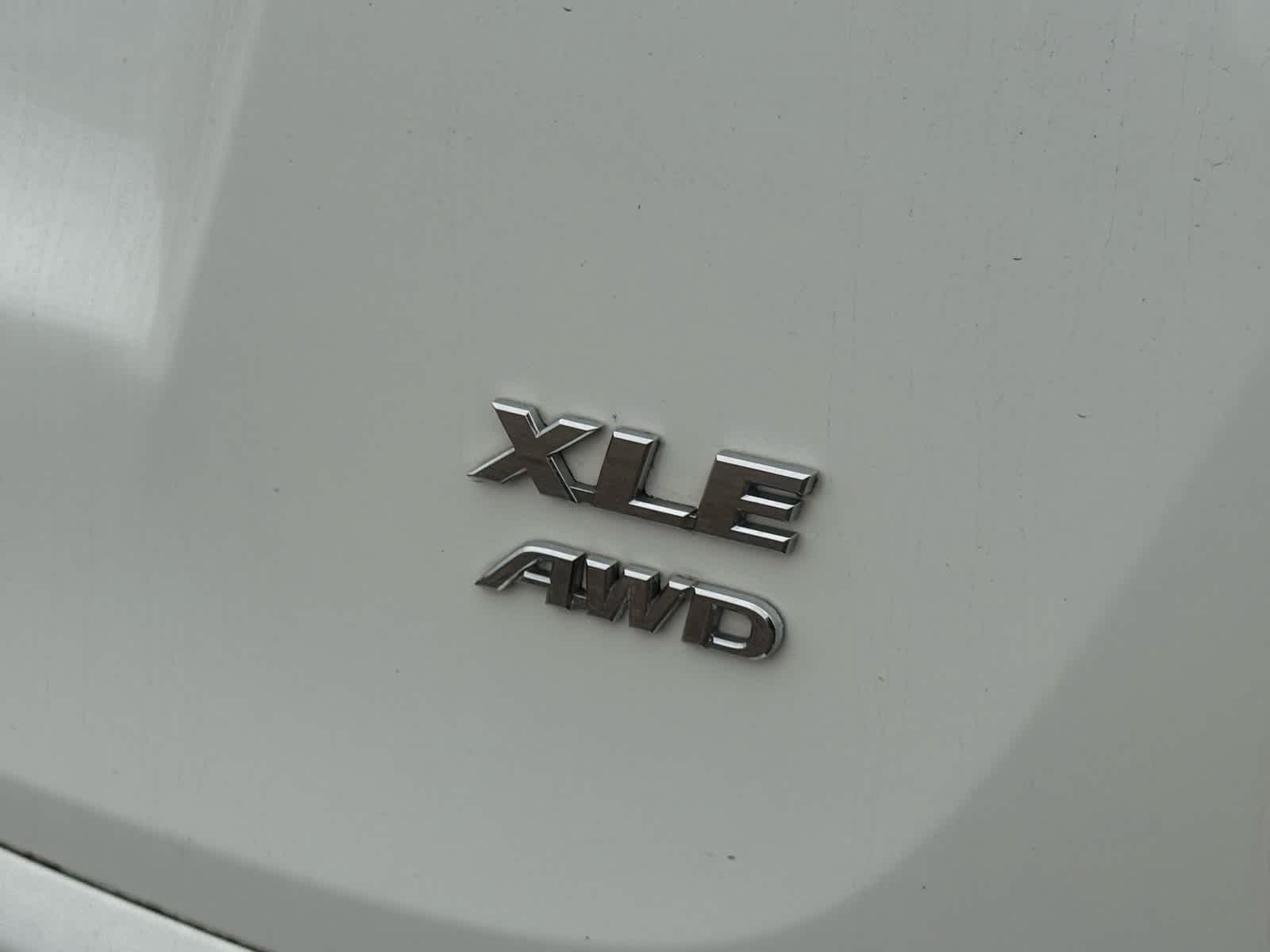 Thumbnail: 2018 Toyota RAV4 - 18