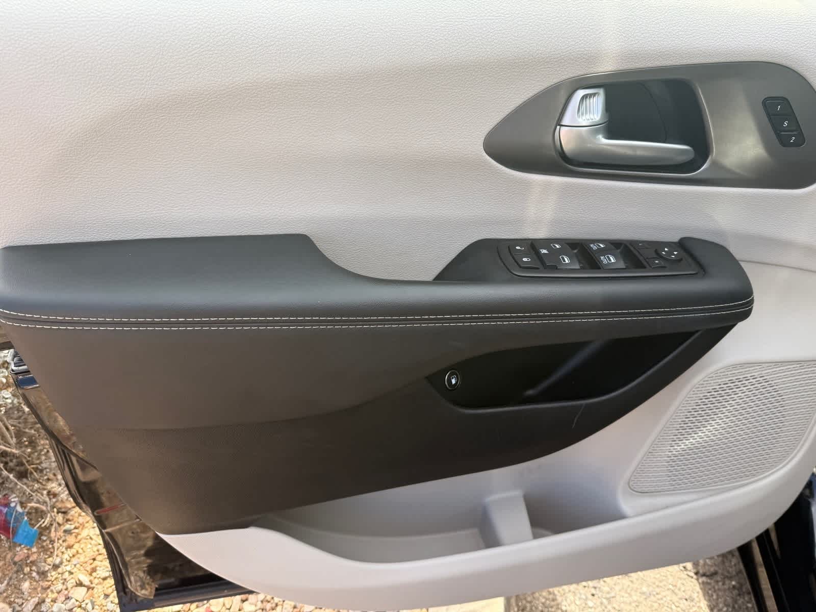 Thumbnail: 2024 Chrysler Pacifica - 14