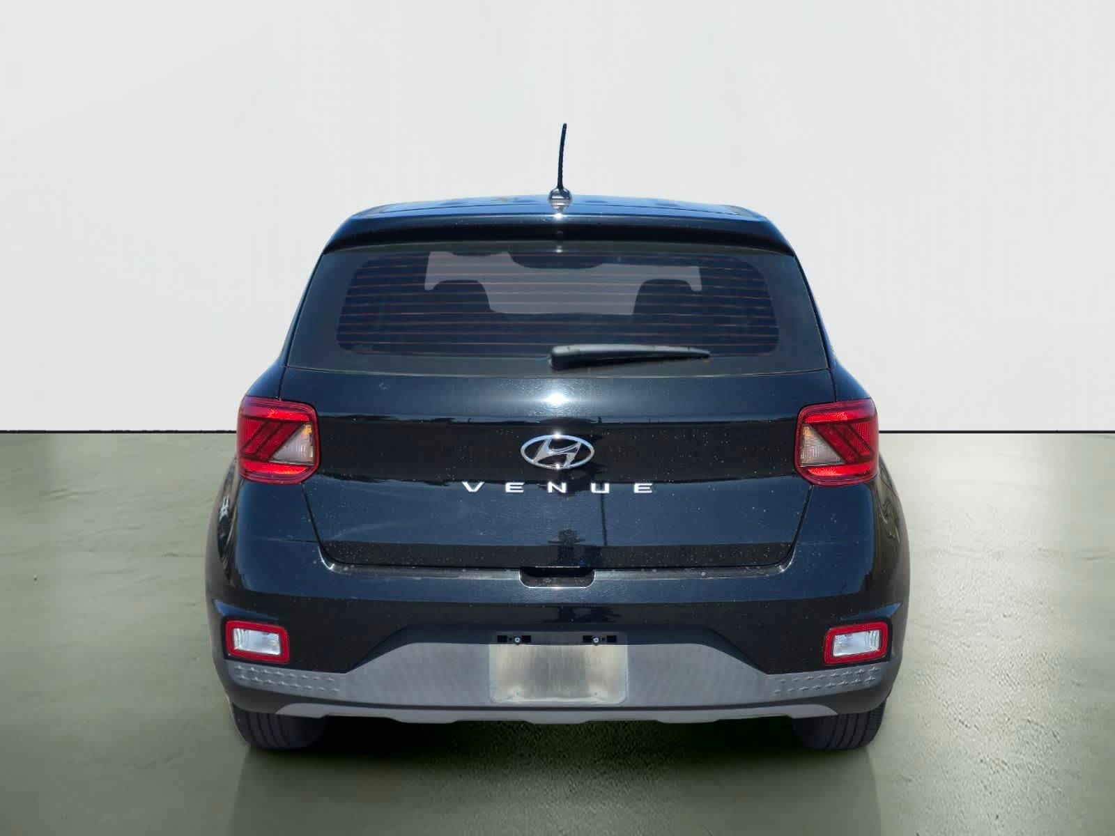 Thumbnail: 2023 Hyundai Venue - 4